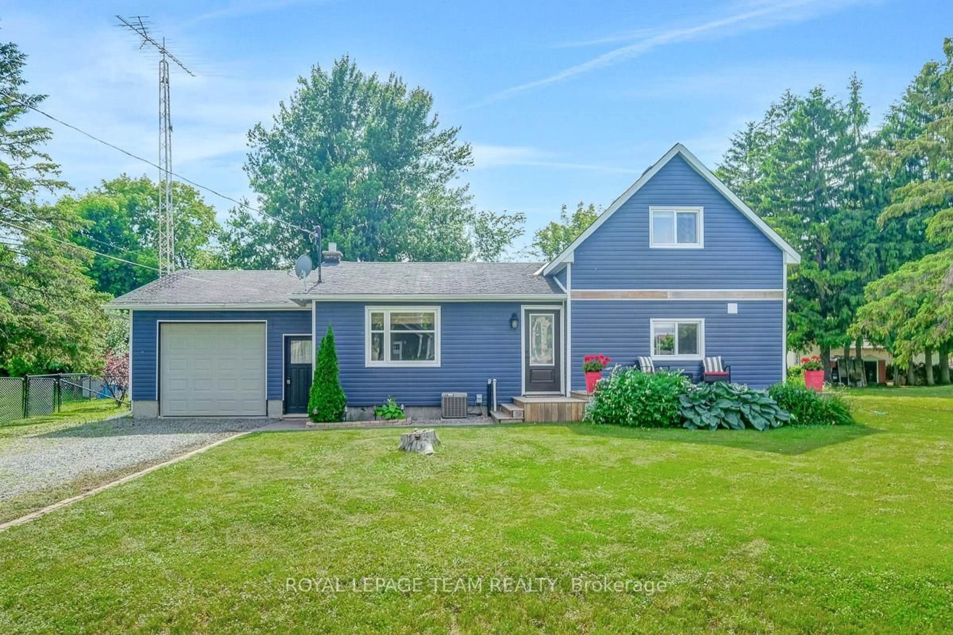 Home with vinyl exterior material, street for 4116 Broadway St, Vernon Ontario K0A 3J0