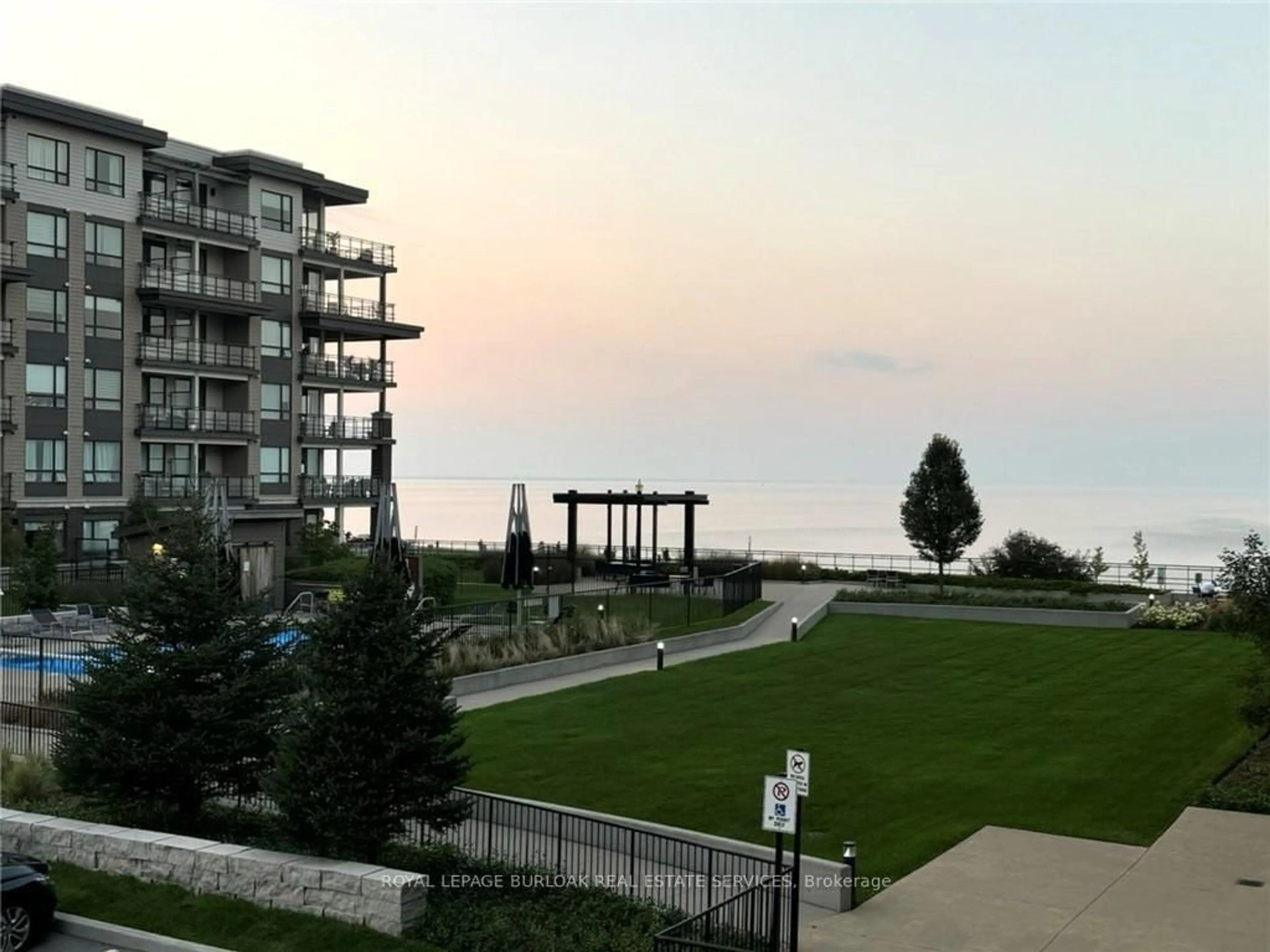 Blurry image for 10 Esplanade Lane #215, Grimsby Ontario L3M 0H1