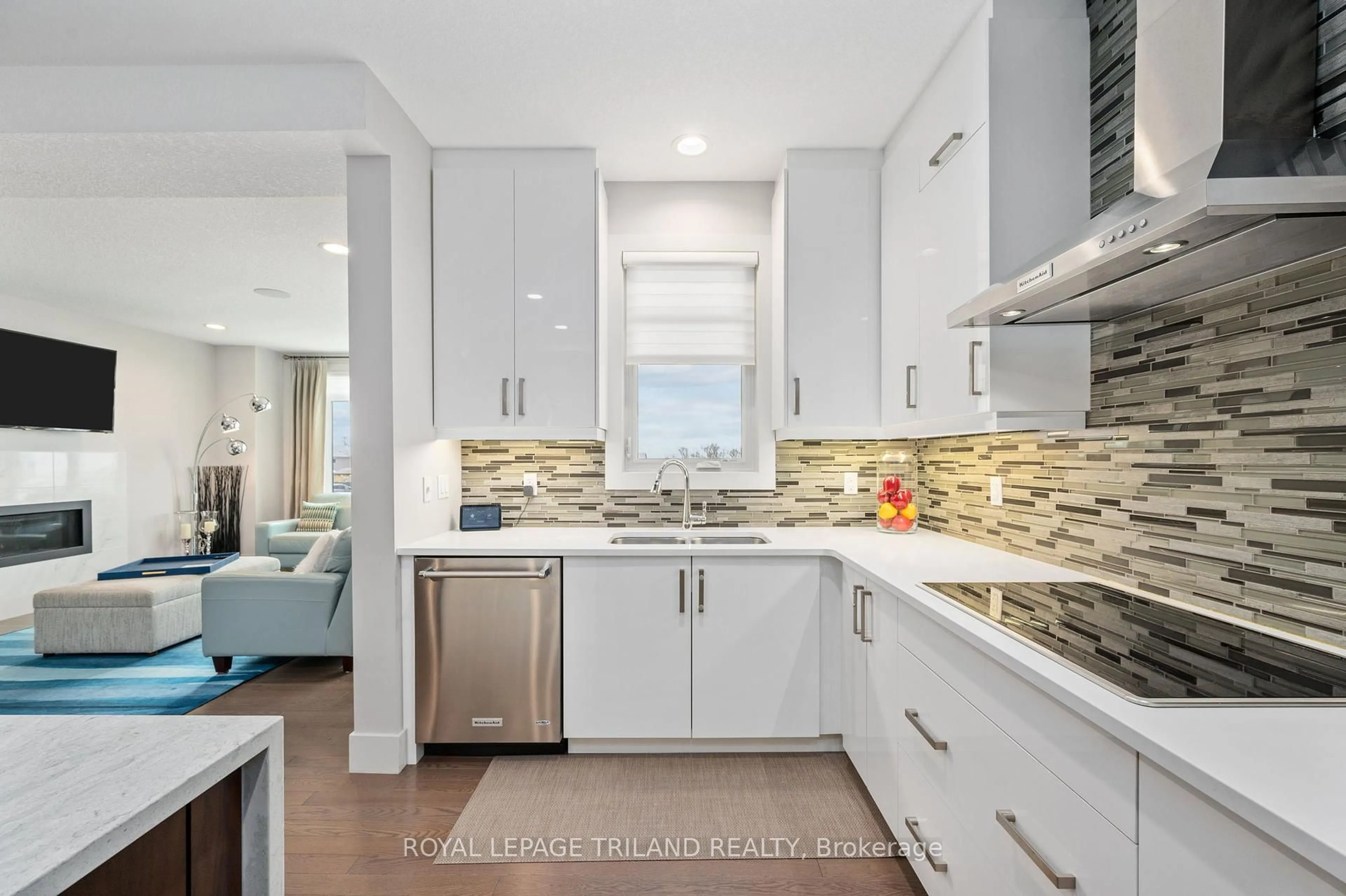 Open concept kitchen, ceramic/tile floor for 355 Edith Cavell Blvd #15, Central Elgin Ontario N5L 0A3