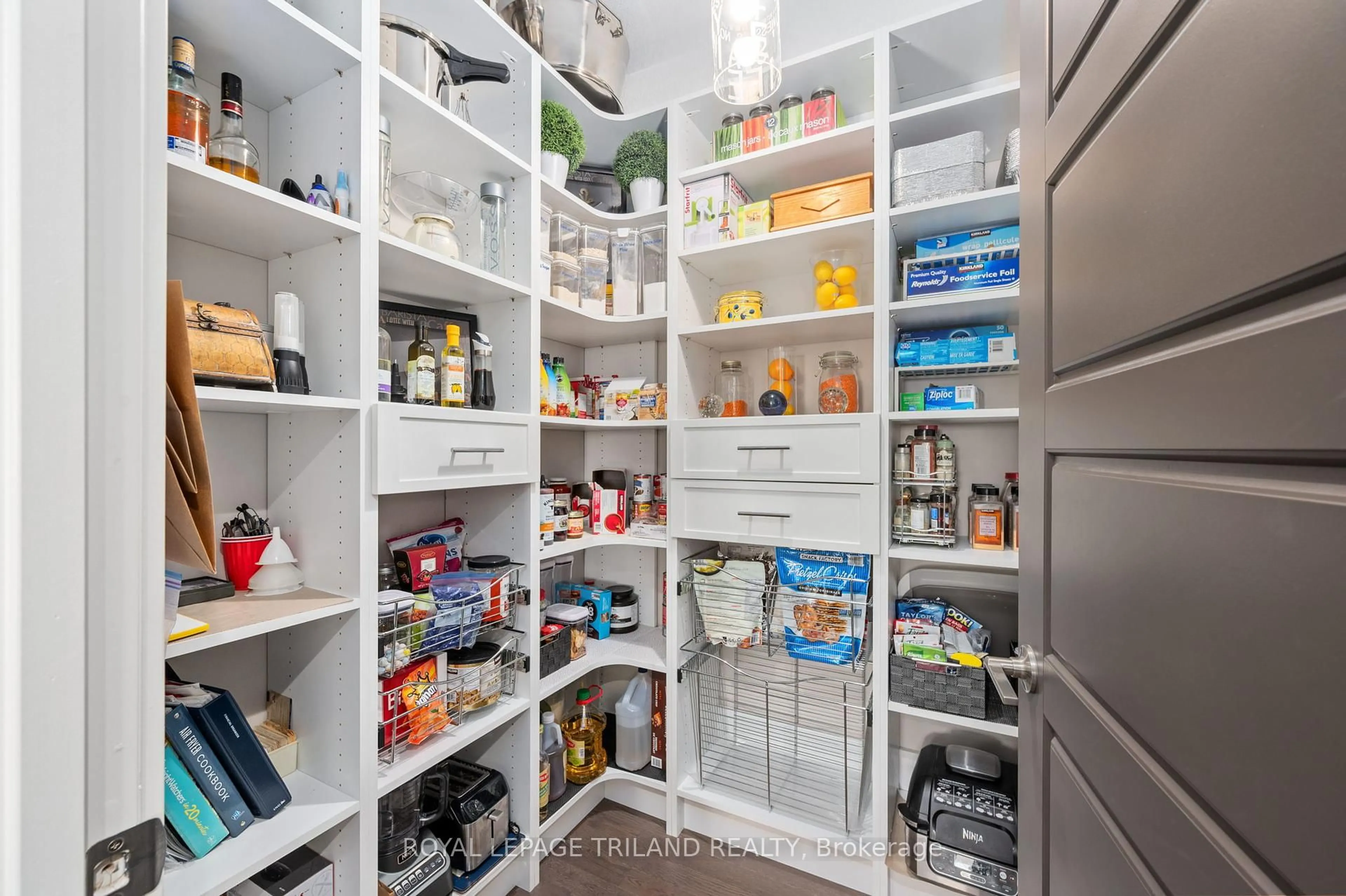 Contemporary kitchen, unknown for 355 Edith Cavell Blvd #15, Central Elgin Ontario N5L 0A3