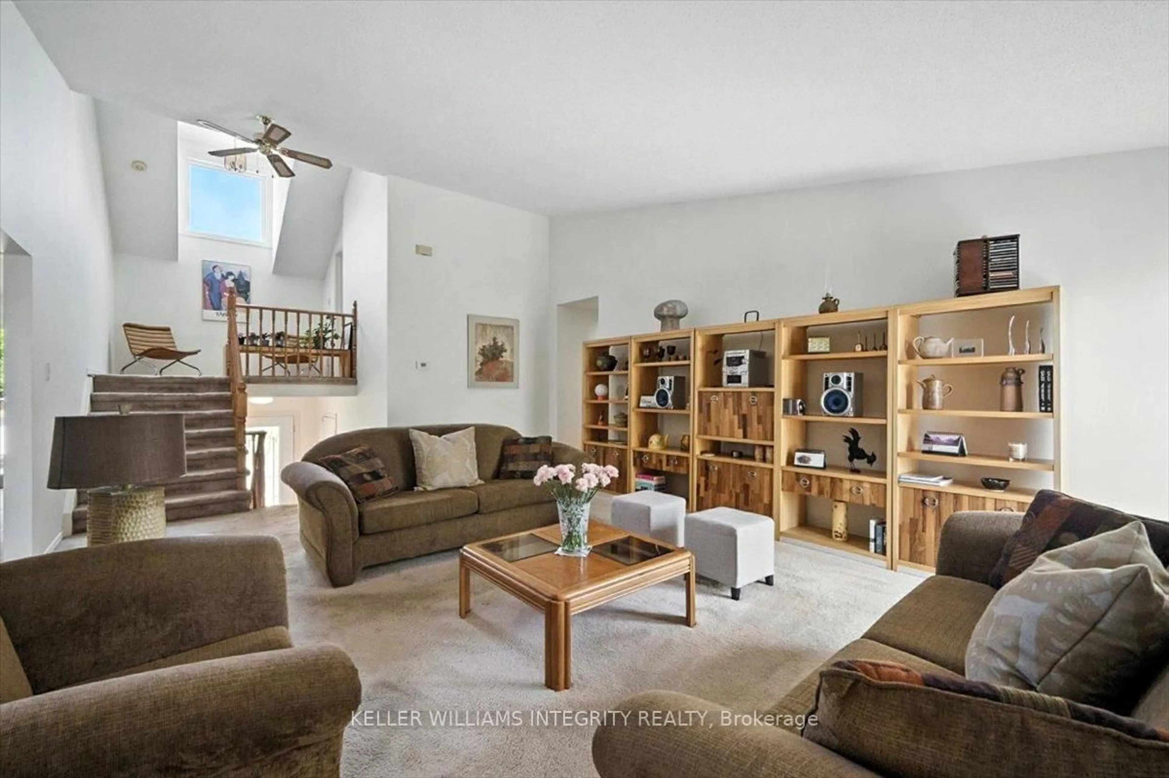 Living room with furniture, unknown for 6524 Richer Dr, Ottawa Ontario K1C 3G4