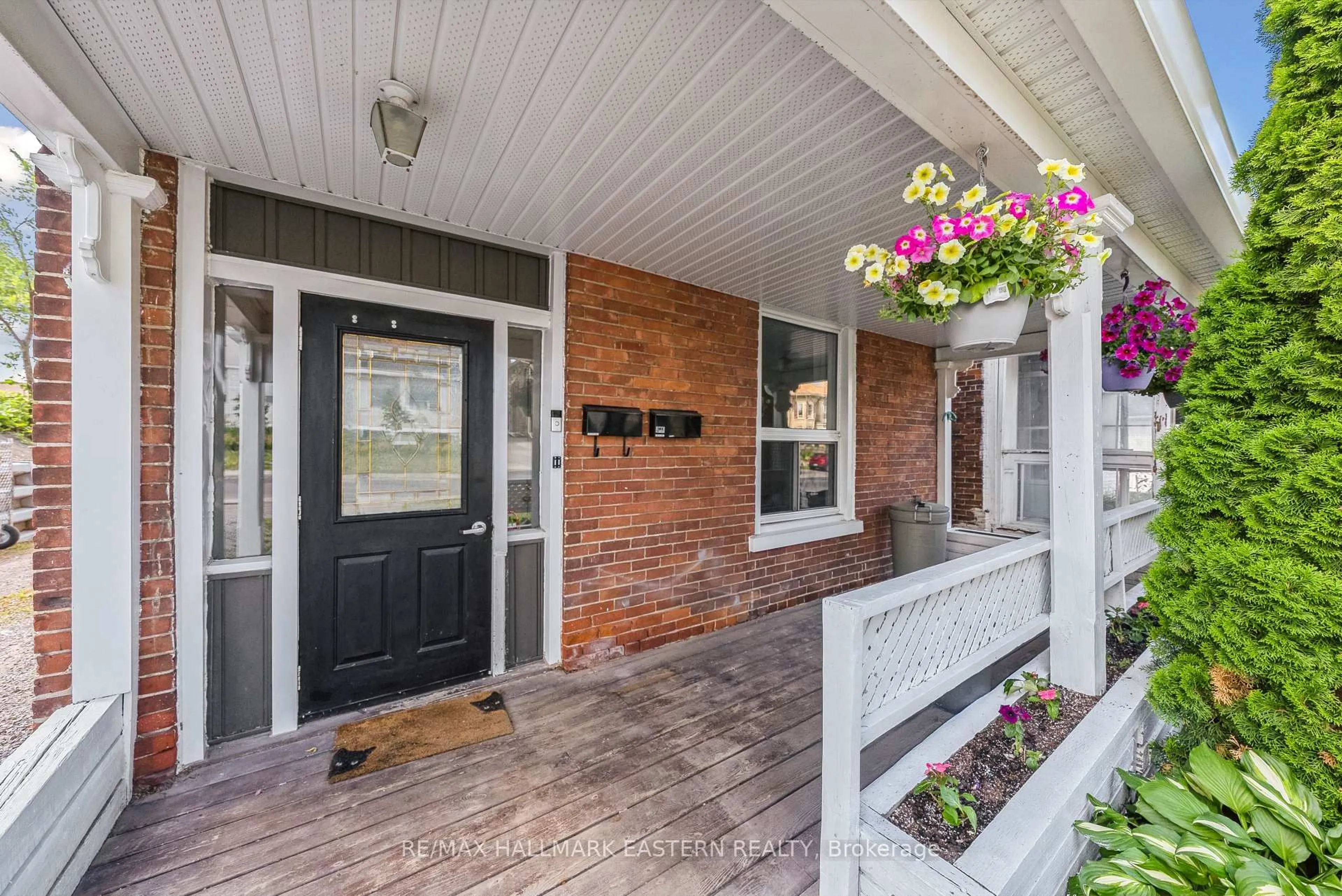 Indoor entryway for 213 Brock St, Peterborough Central Ontario K9H 2P6