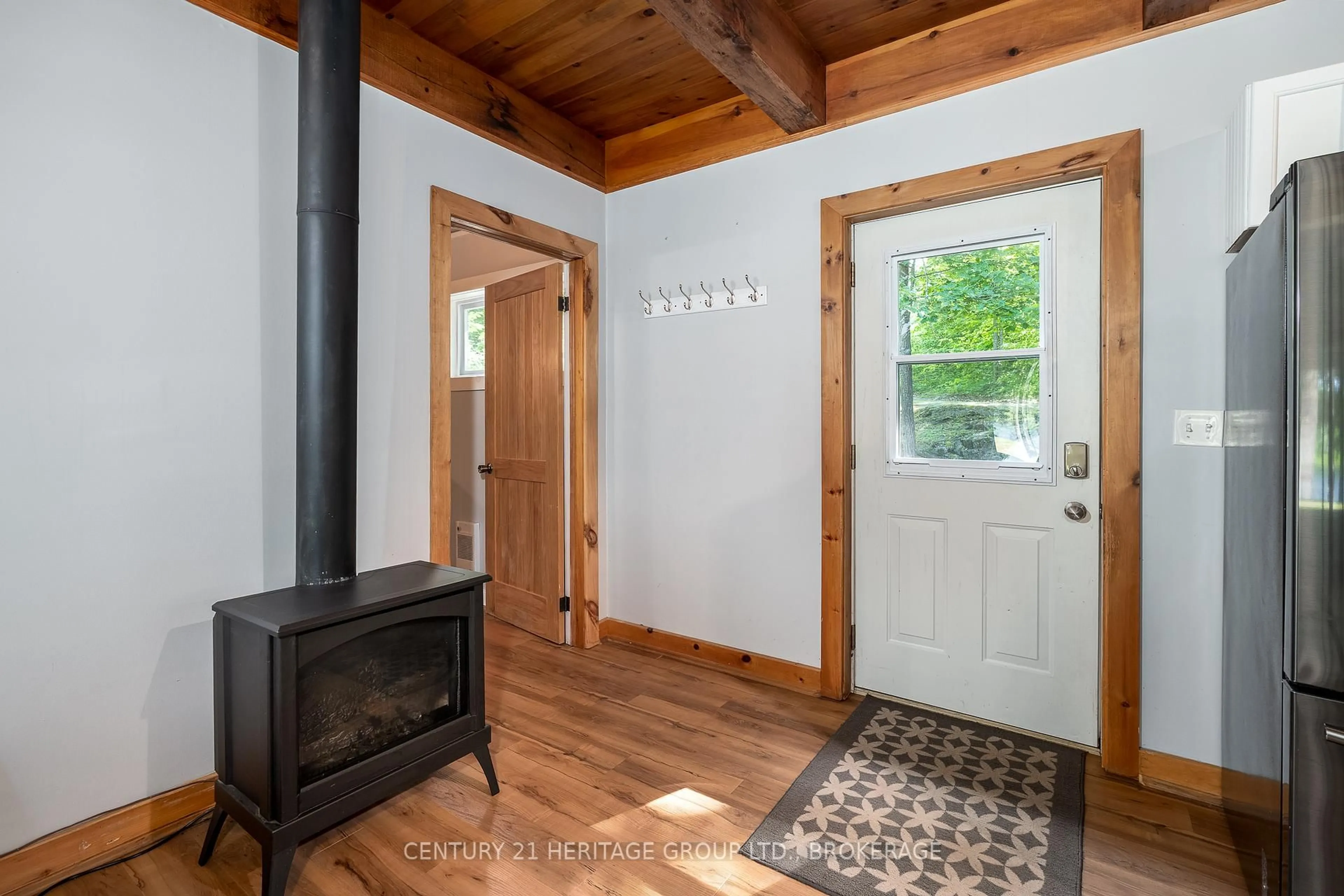 Indoor entryway for 1147 Ducharme Rd, Sharbot Lake Ontario K0H 2P0