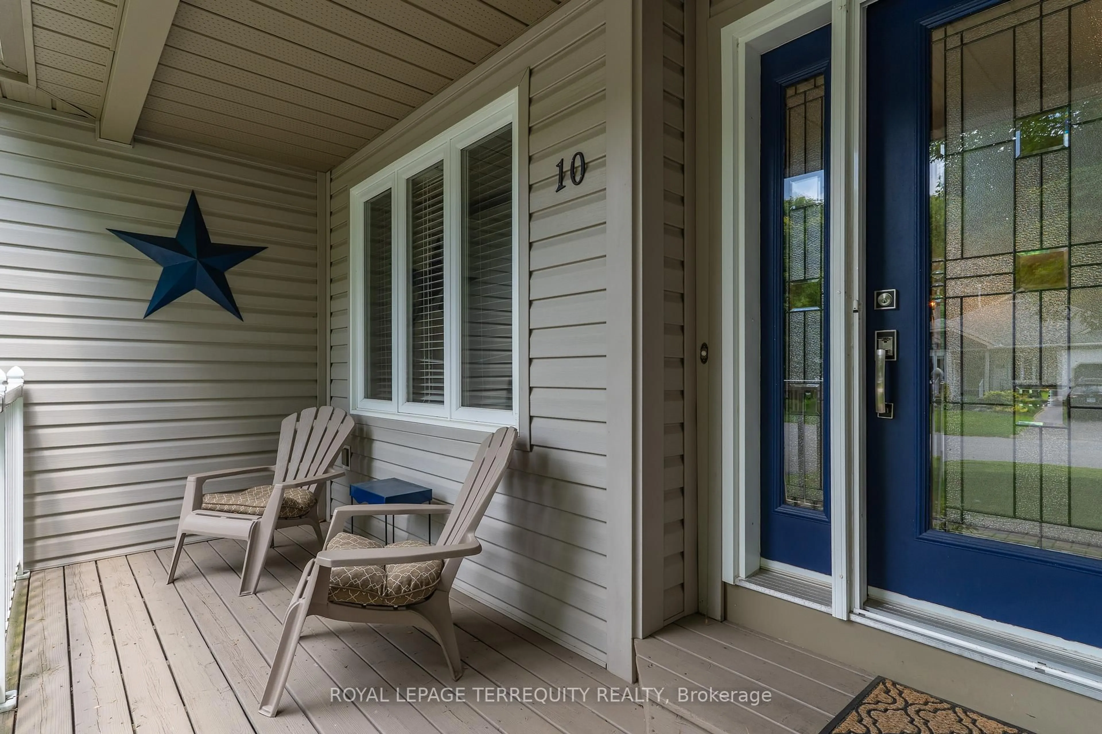 Indoor entryway for 10 Stonehedge Clse, Gravenhurst Ontario P1P 1Y7