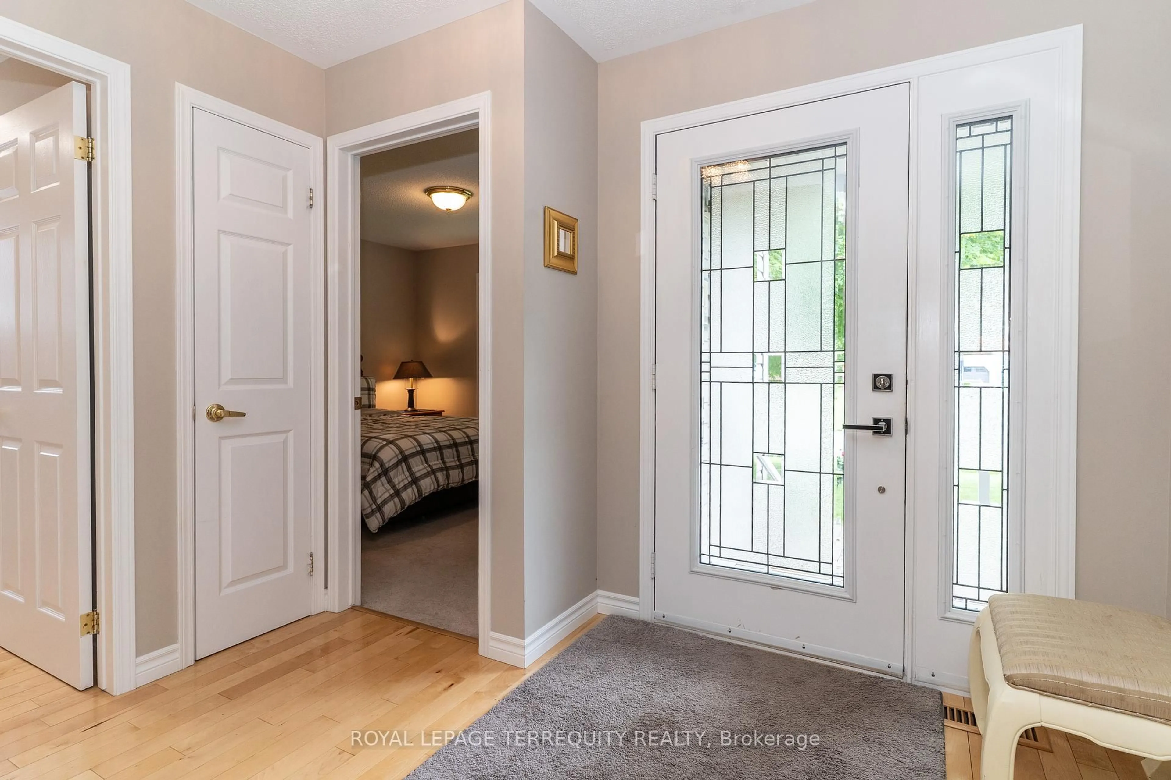 Indoor entryway for 10 Stonehedge Clse, Gravenhurst Ontario P1P 1Y7