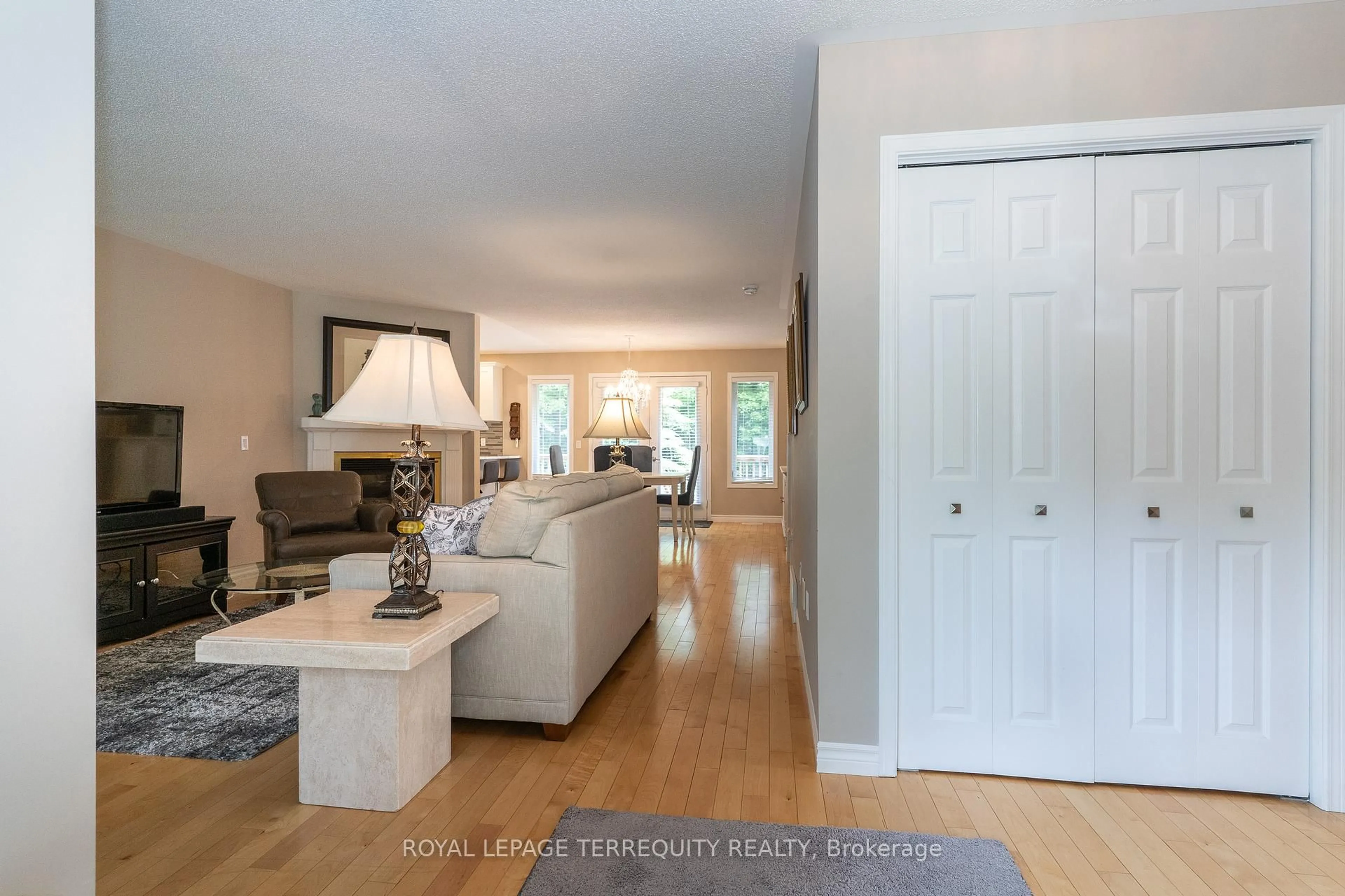 Living room with furniture, unknown for 10 Stonehedge Clse, Gravenhurst Ontario P1P 1Y7