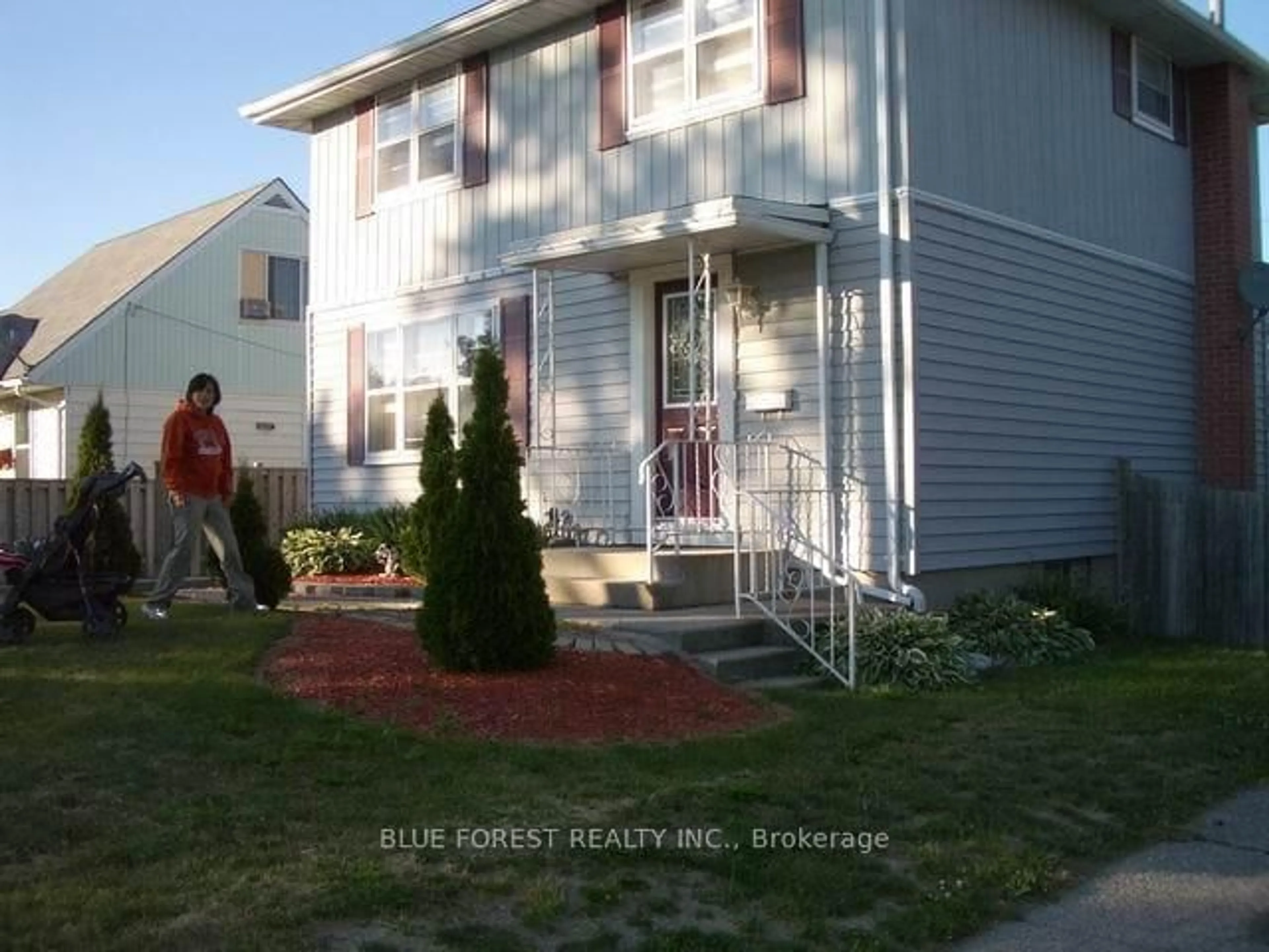Home with vinyl exterior material, street for 40 Wistow St, London East Ontario N5Y 1E1