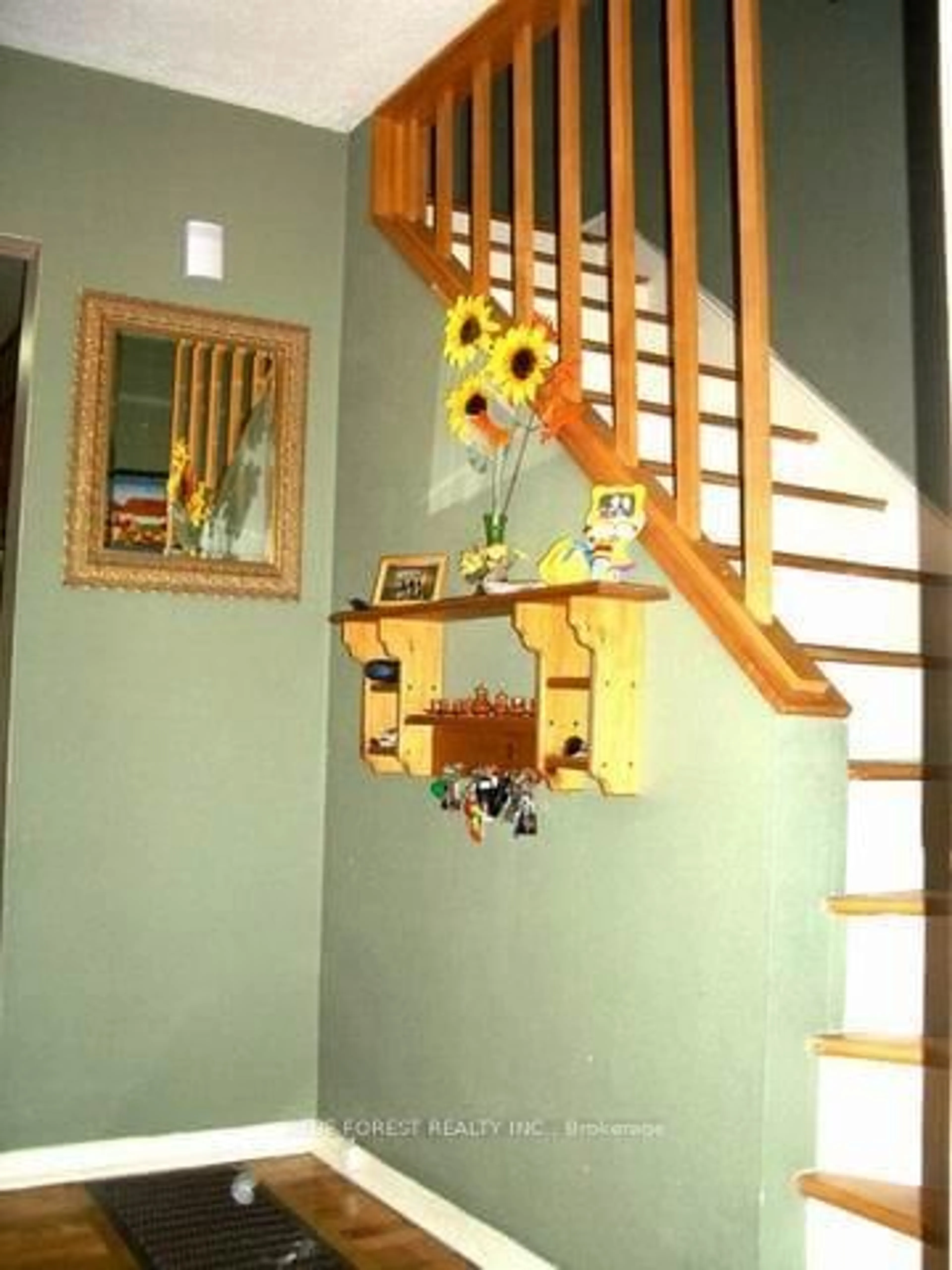 Indoor entryway for 40 Wistow St, London East Ontario N5Y 1E1