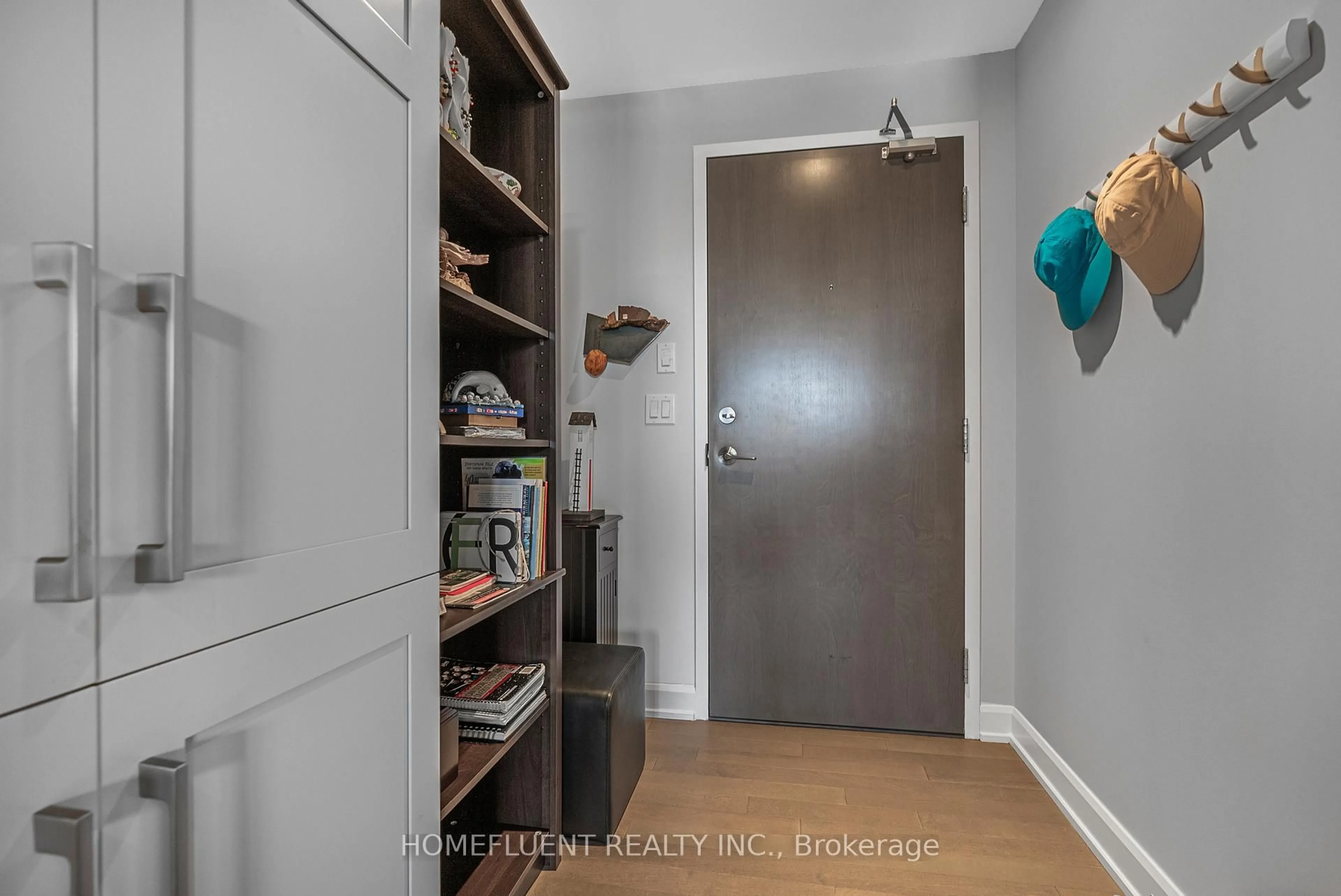 Indoor entryway for 10 Rosemount Ave #305, Ottawa Ontario K1Y 4G9