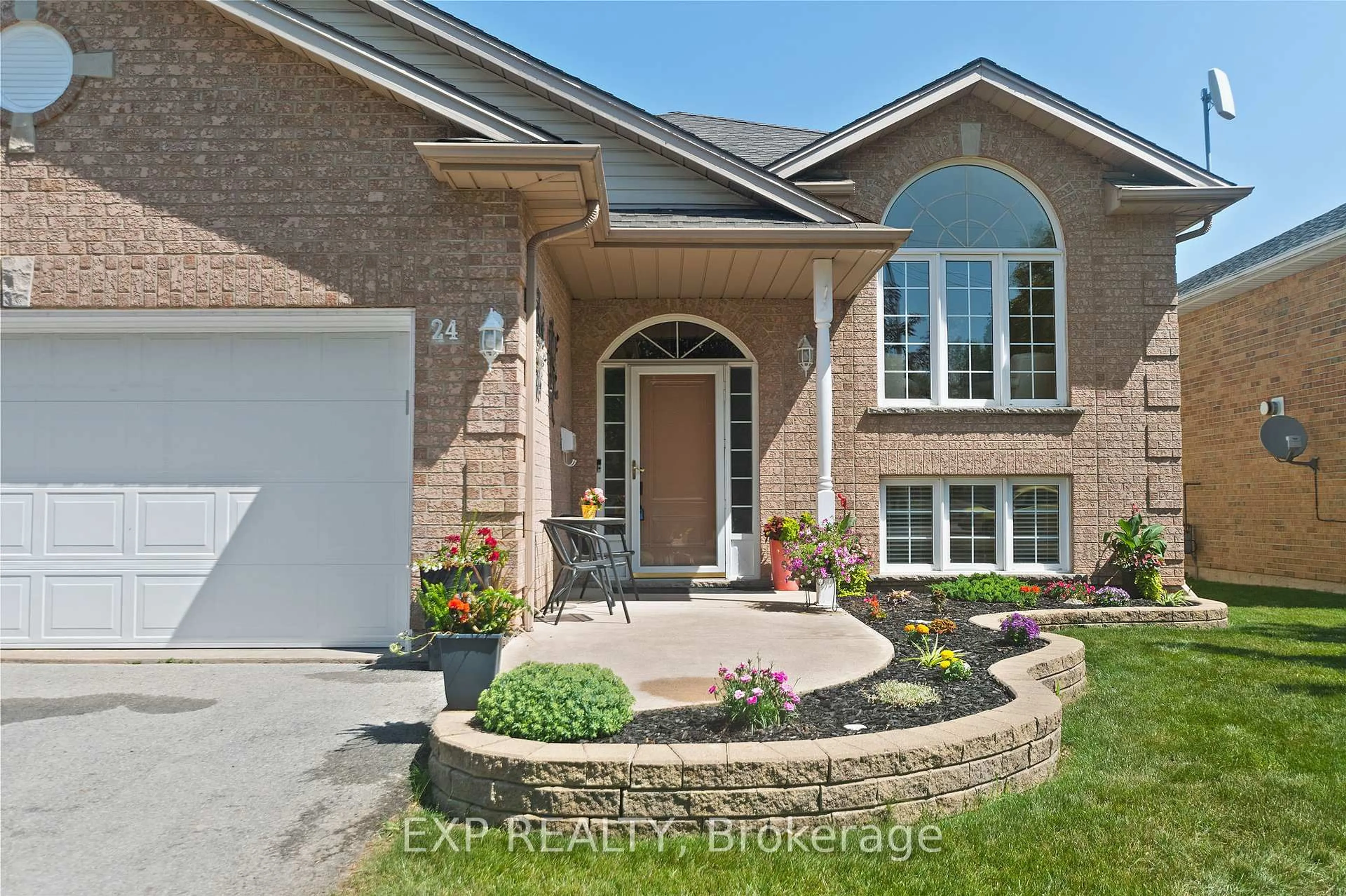 Home with brick exterior material, street for 24 Quaker Rd, Welland Ontario L3C 7K7
