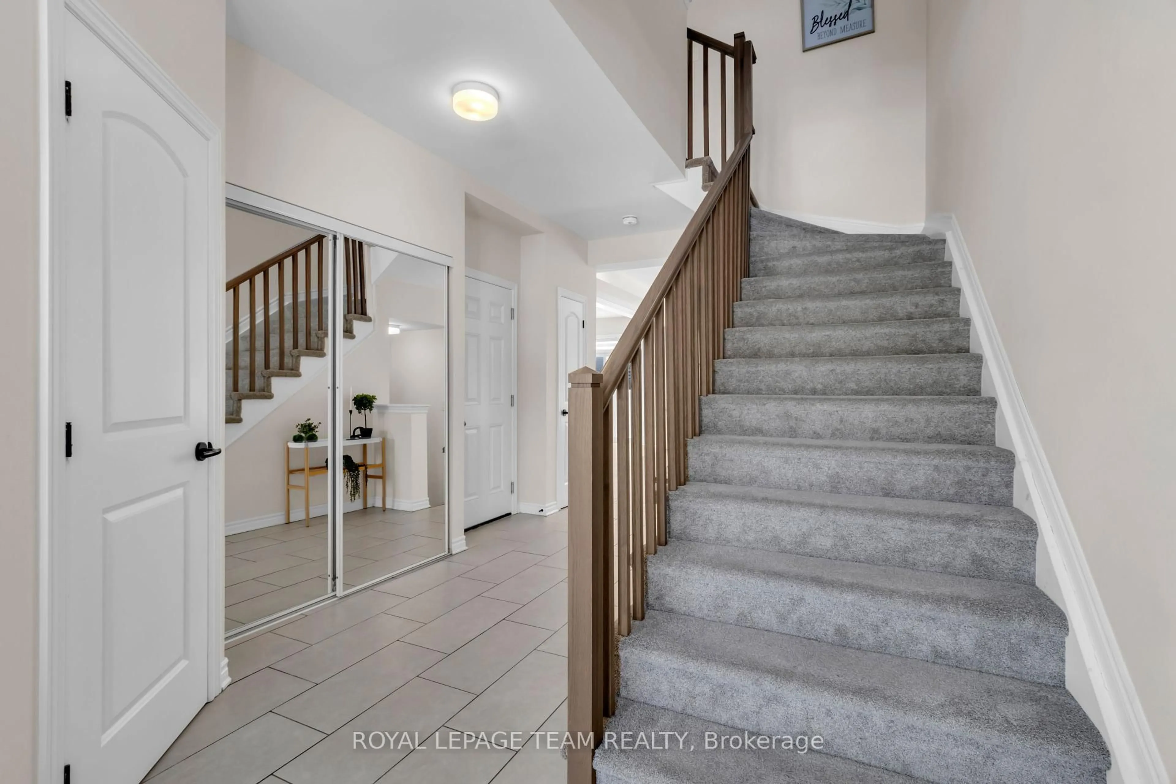 Unknown for 906 Nokomis Pl, Ottawa Ontario K2J 6T2