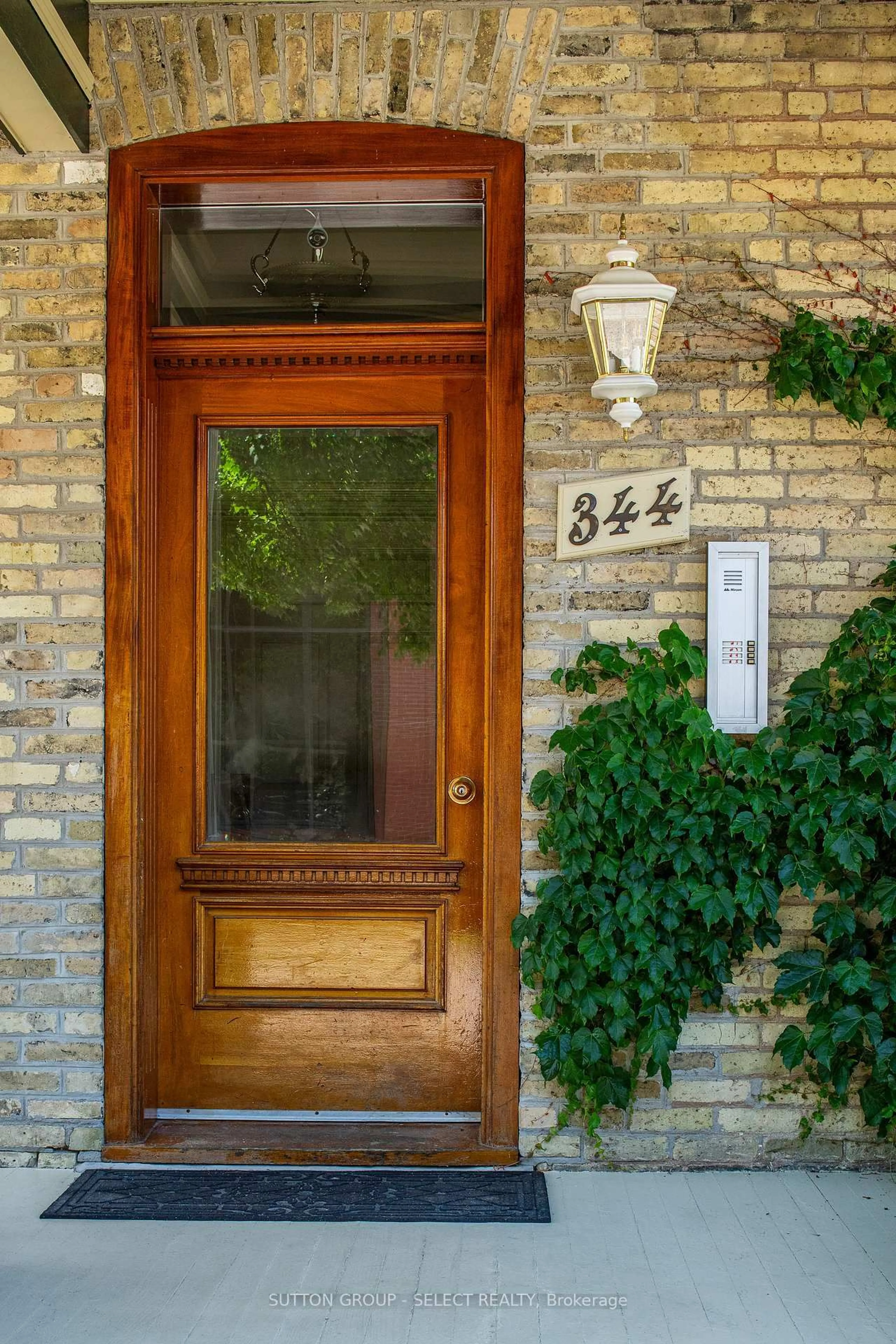 Indoor entryway for 344 Harvard St, London East Ontario N6A 1R7