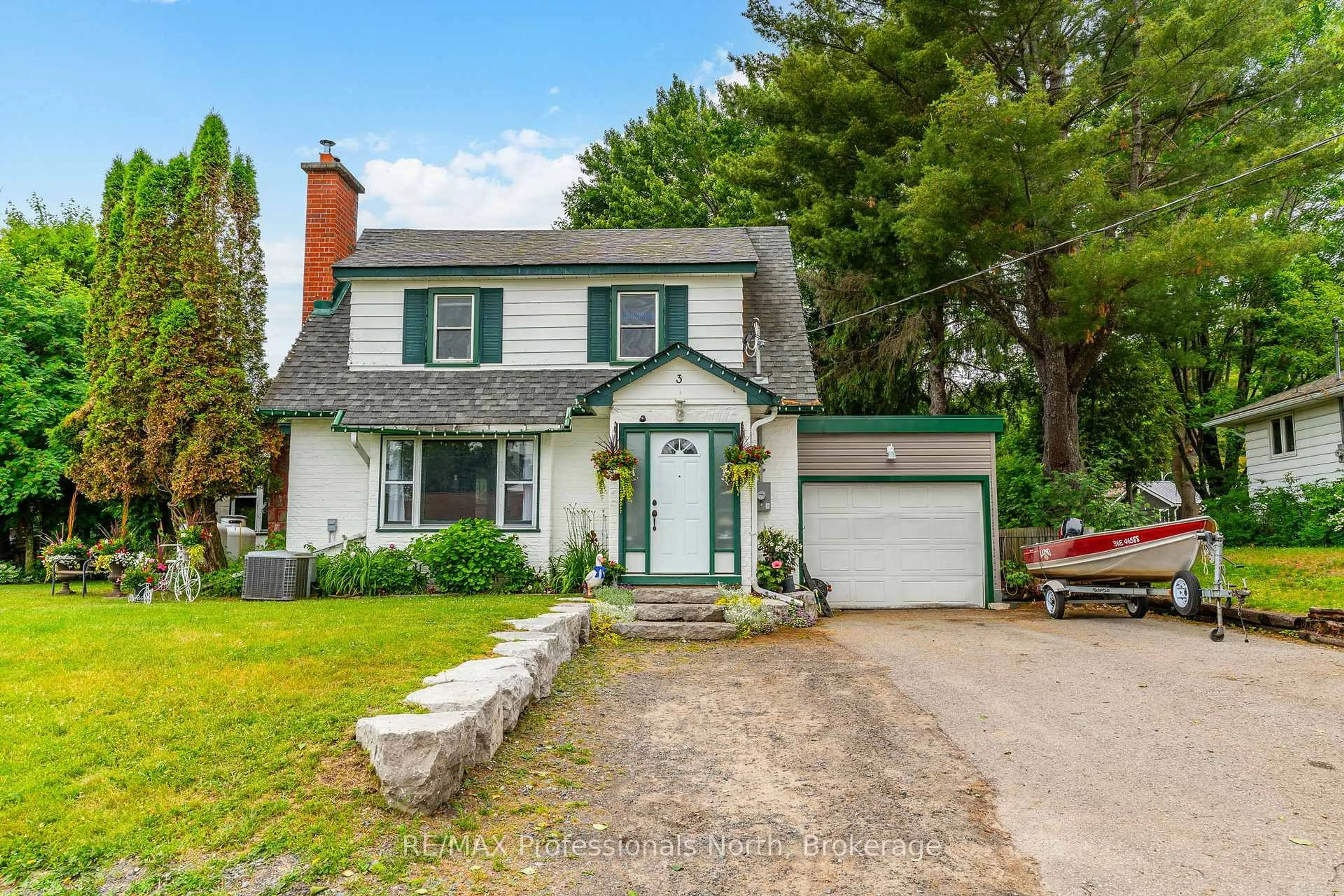 Home with vinyl exterior material, street for 3 McLeod St, Minden Hills Ontario K0M 2K0