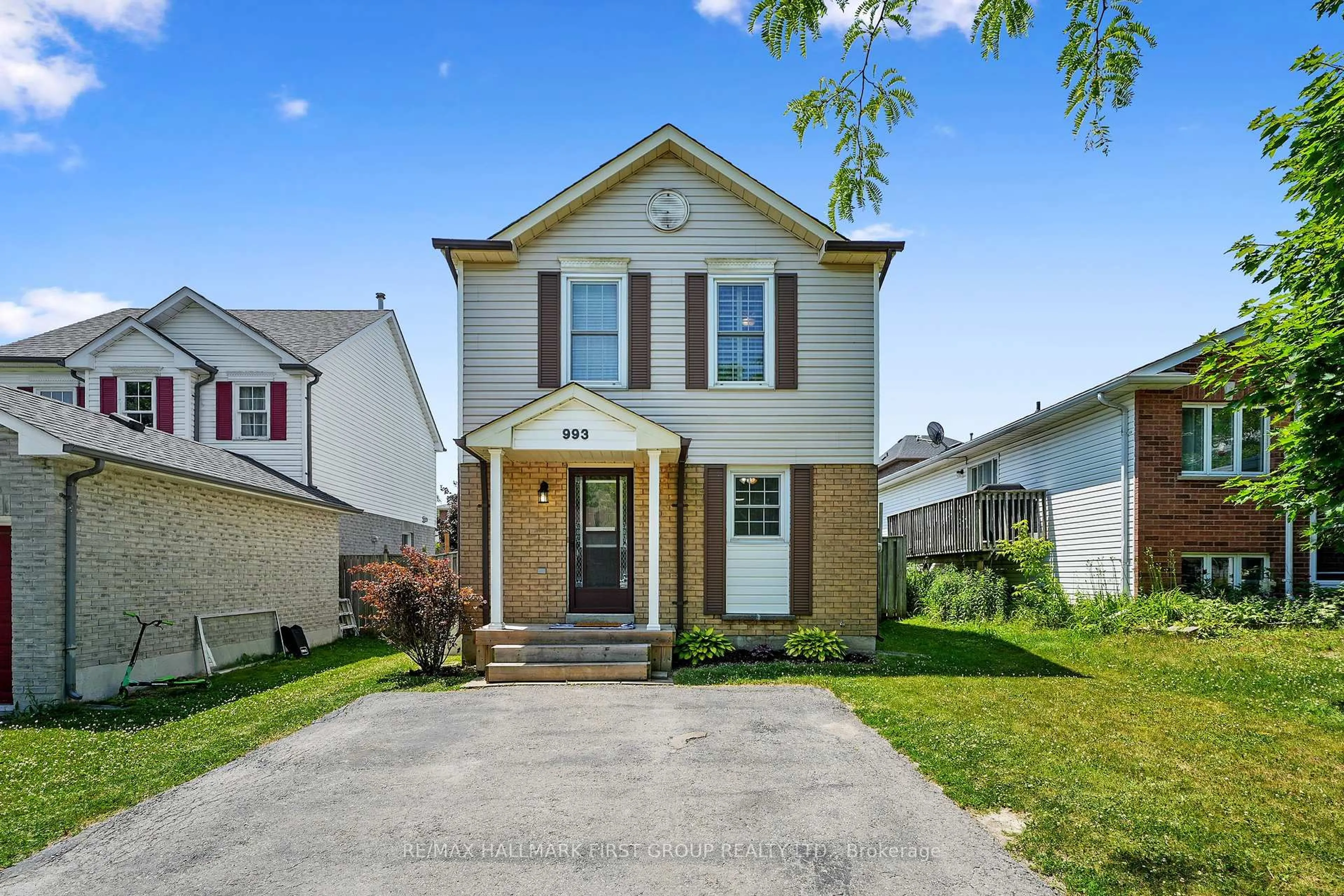 Home with vinyl exterior material, street for 993 Fraser Crt, Cobourg Ontario K9A 5M9