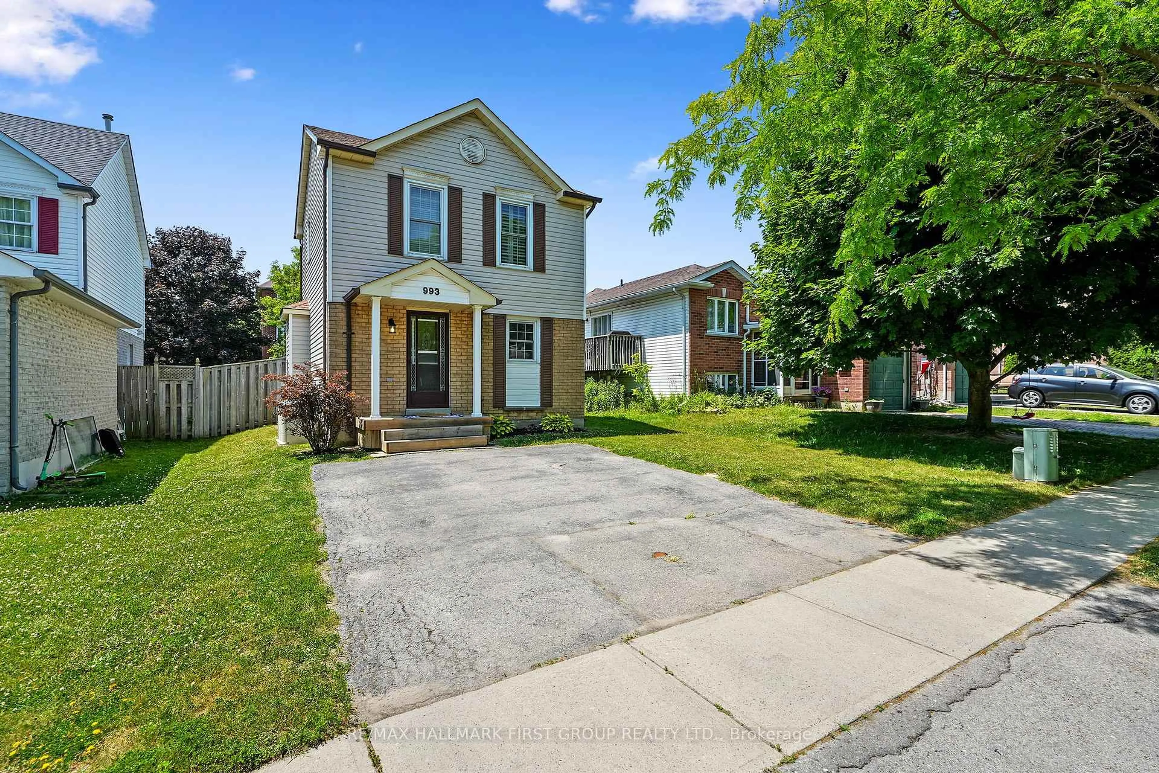 A pic from outside/outdoor area/front of a property/back of a property/a pic from drone, street for 993 Fraser Crt, Cobourg Ontario K9A 5M9