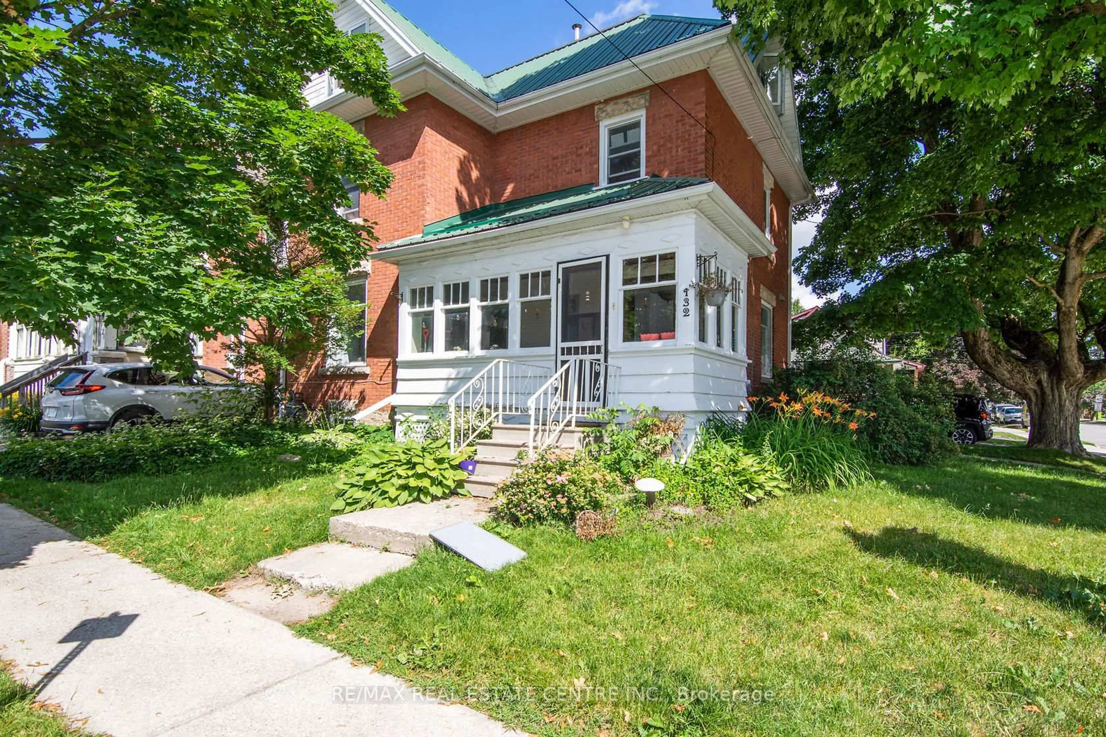 Home with brick exterior material, street for 132 First Ave, Shelburne Ontario L9V 3K1