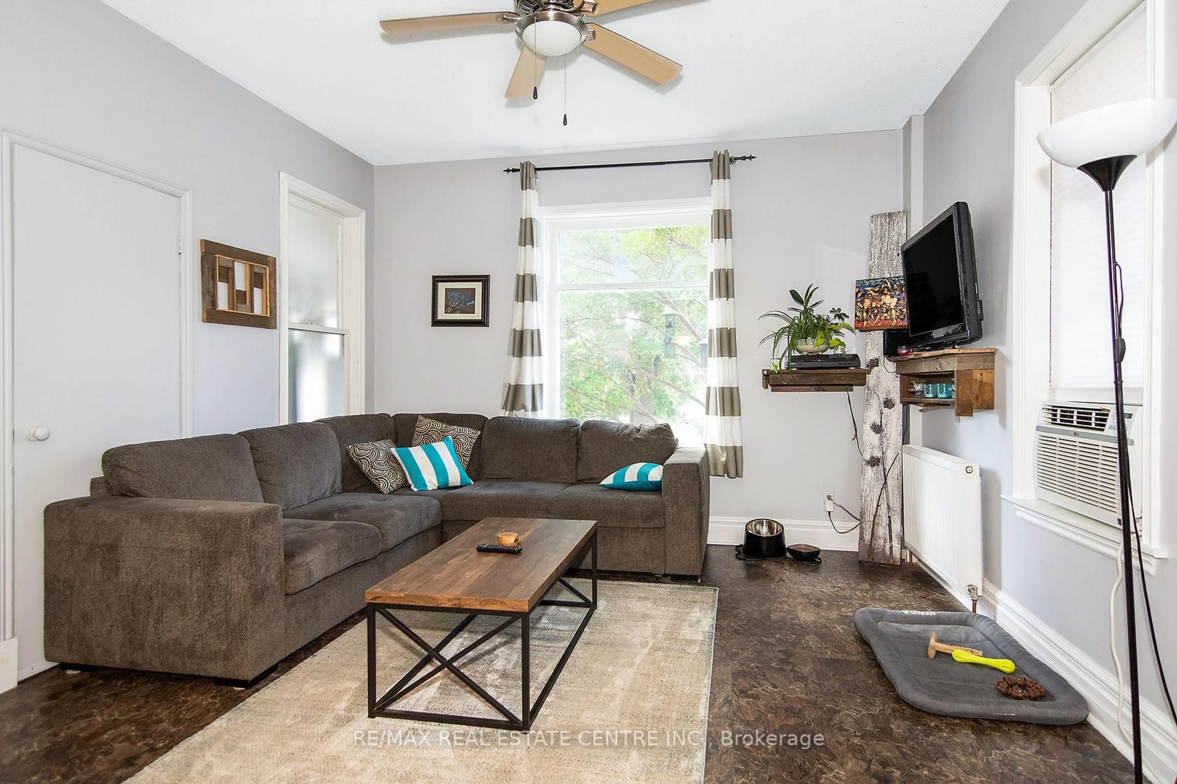 Living room with furniture, unknown for 132 First Ave, Shelburne Ontario L9V 3K1