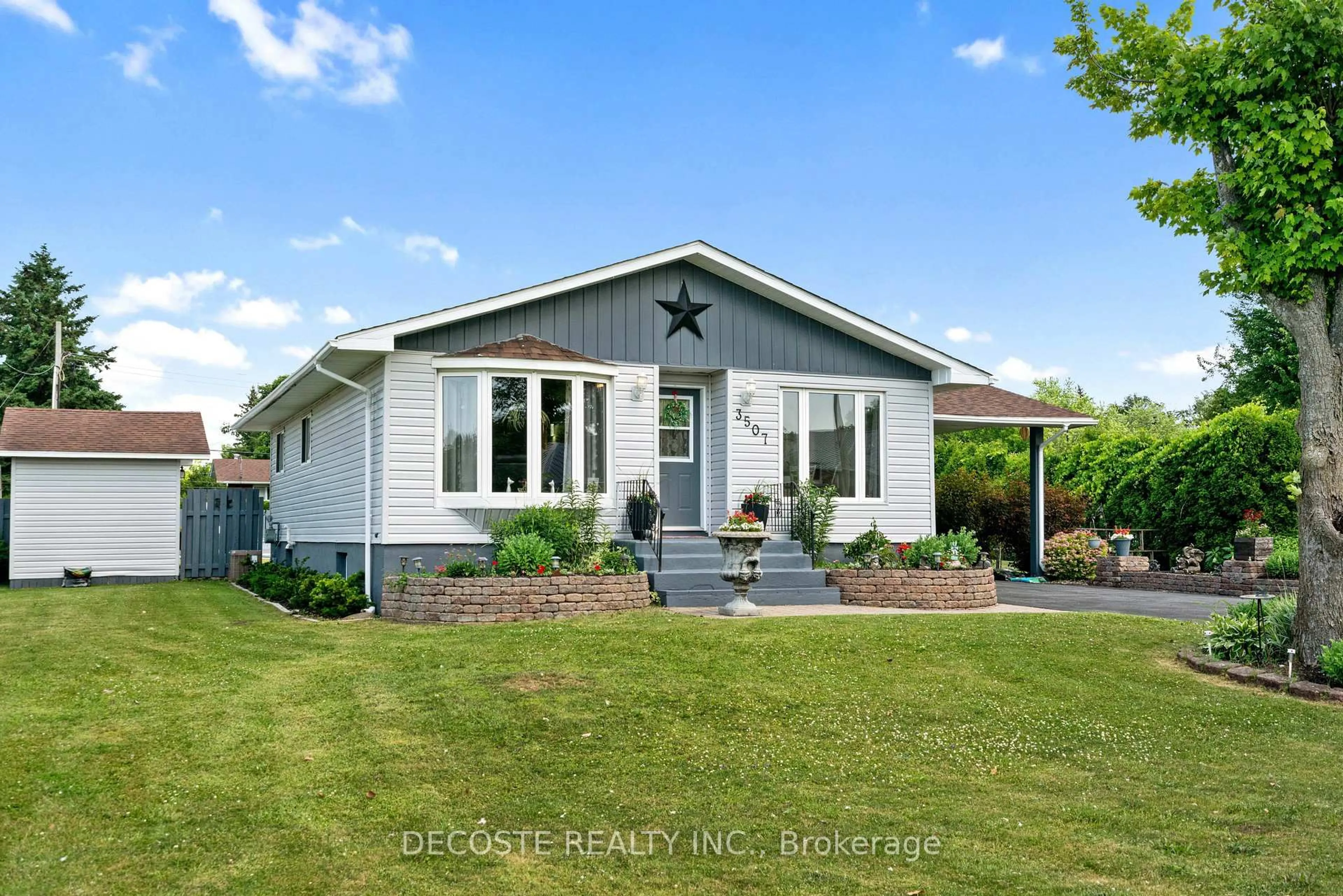 Home with vinyl exterior material, unknown for 3507 Thomas St, South Stormont Ontario K6K 1P4