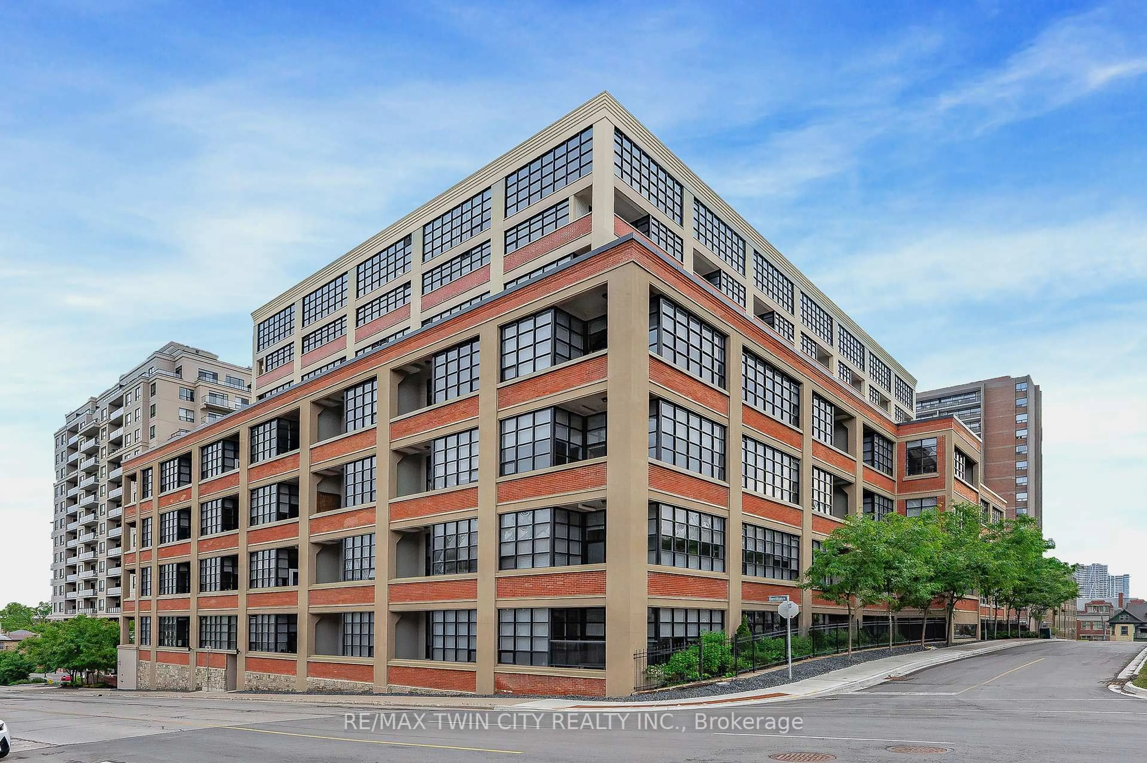 Home with brick exterior material, building for 112 Benton St #612, Kitchener Ontario N2G 3H6