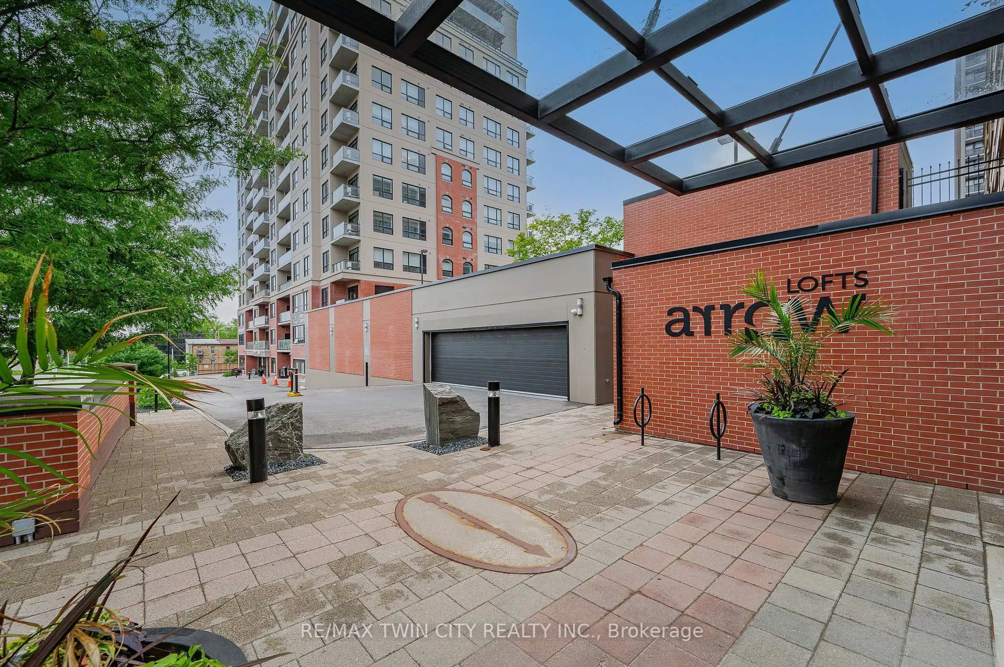 Patio, street for 112 Benton St #612, Kitchener Ontario N2G 3H6