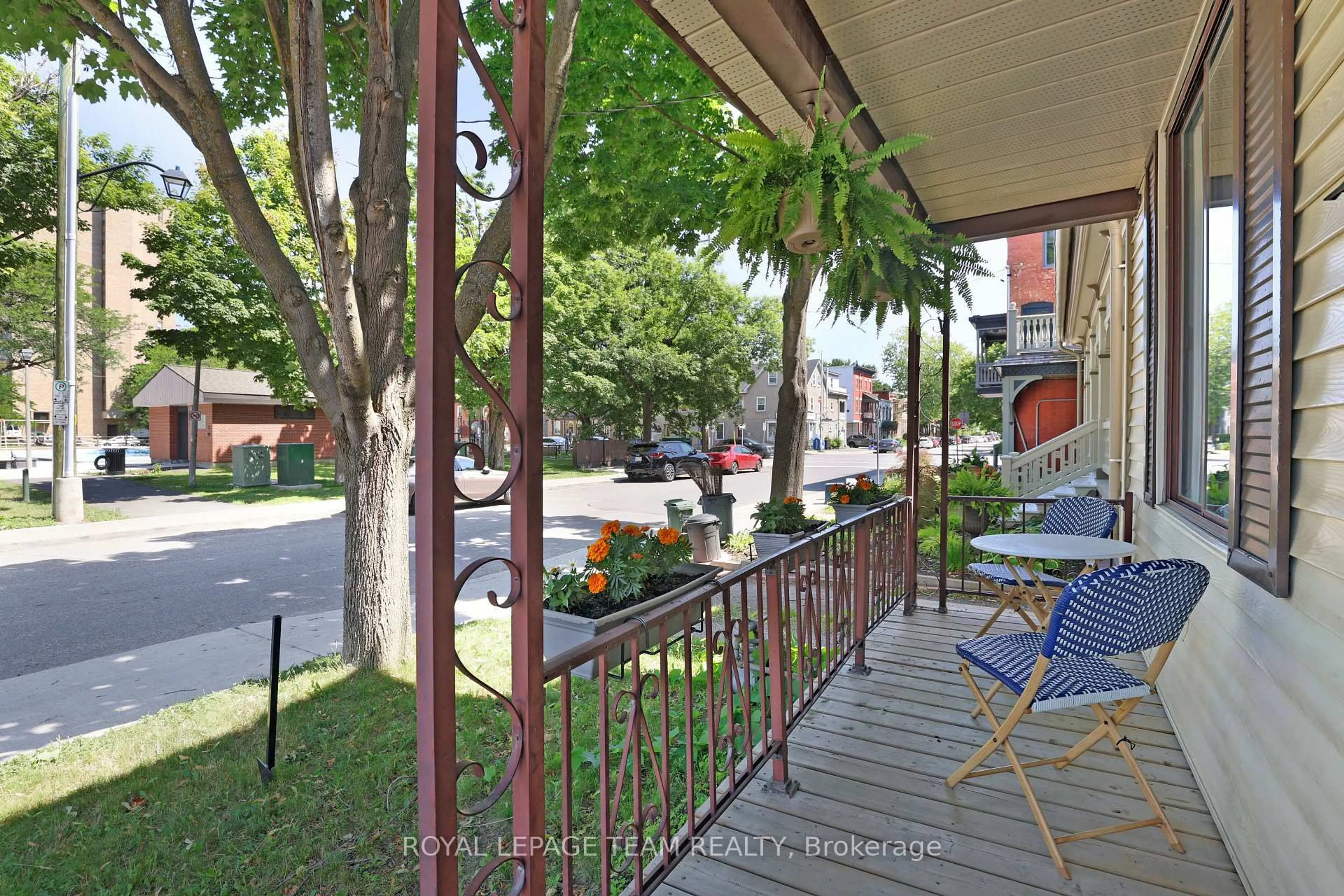 Patio, street for 142 Cathcart St, Ottawa Ontario K1N 5B8