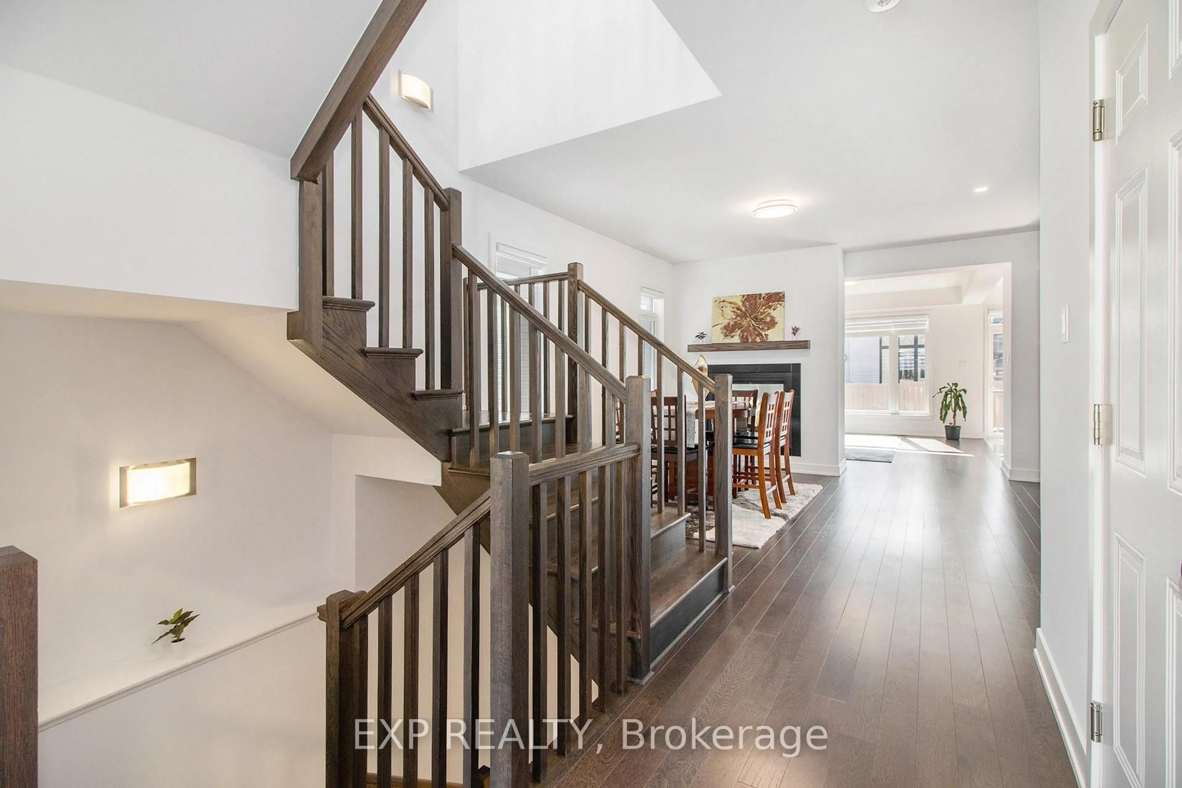 Indoor entryway for 908 Embankment St, Ottawa Ontario K2S 2P4