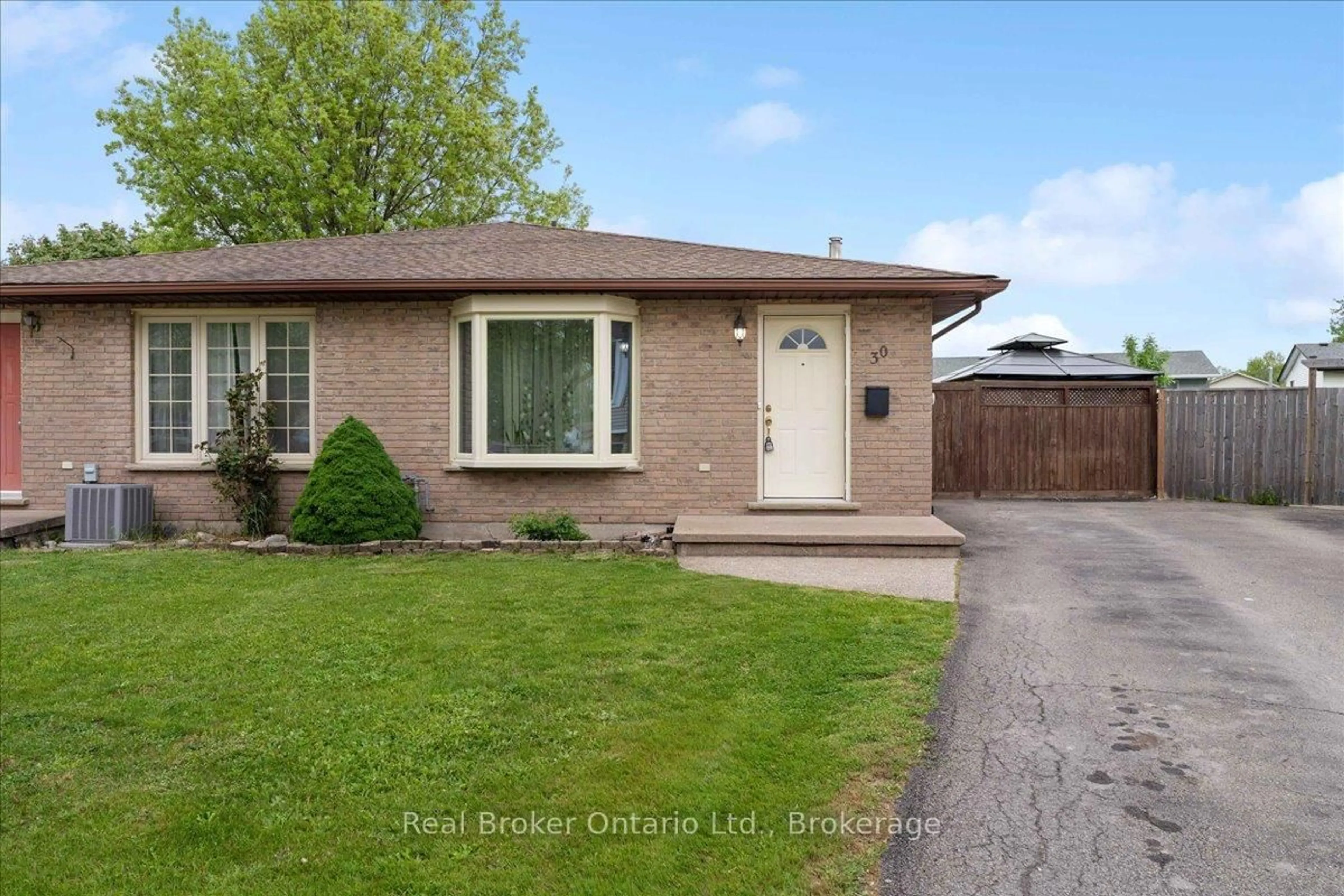 Home with brick exterior material, street for 30 Rainbow Crt, Welland Ontario L3C 6R4