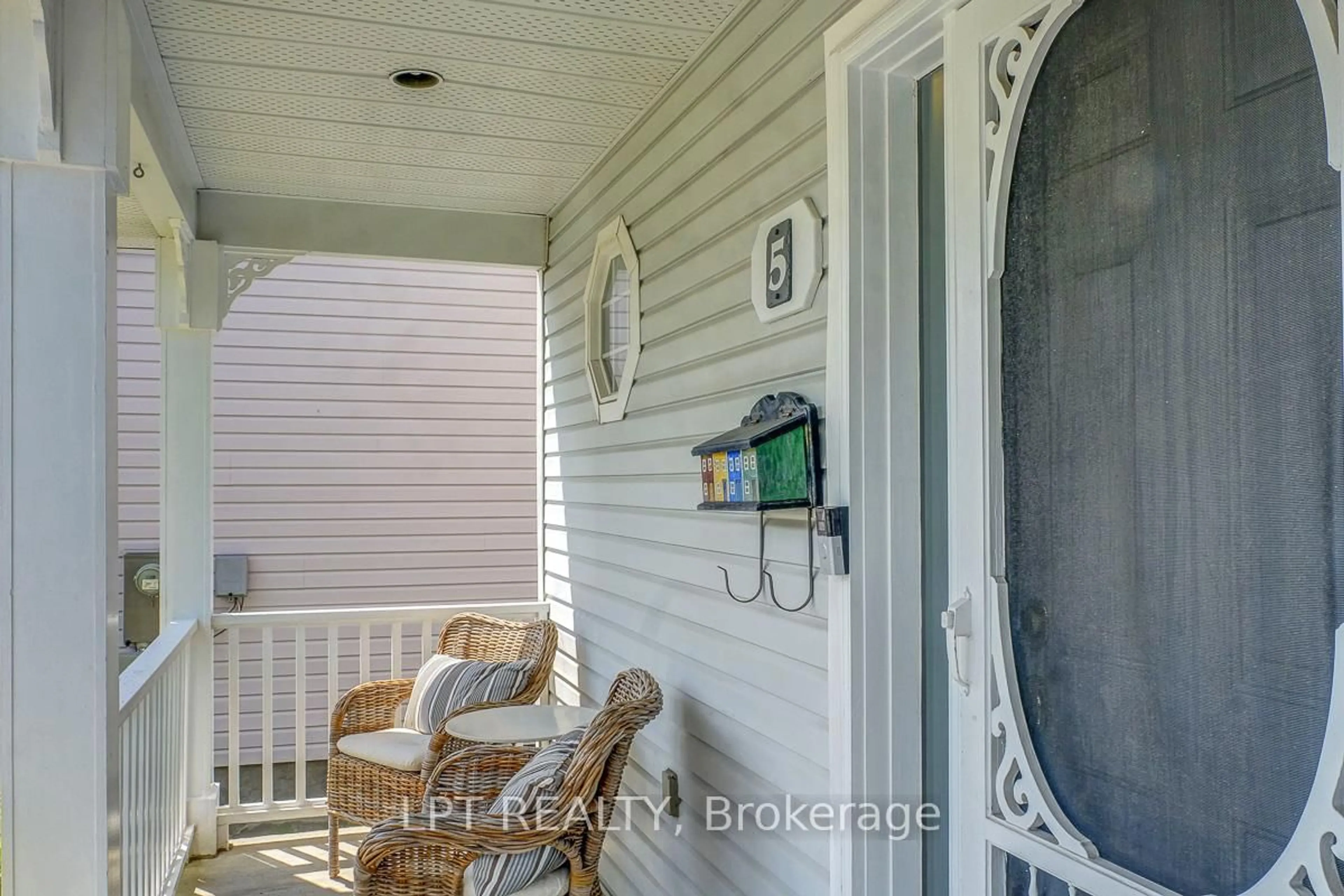 Indoor entryway for 5 Benchland St, Ottawa Ontario K2J 4C9