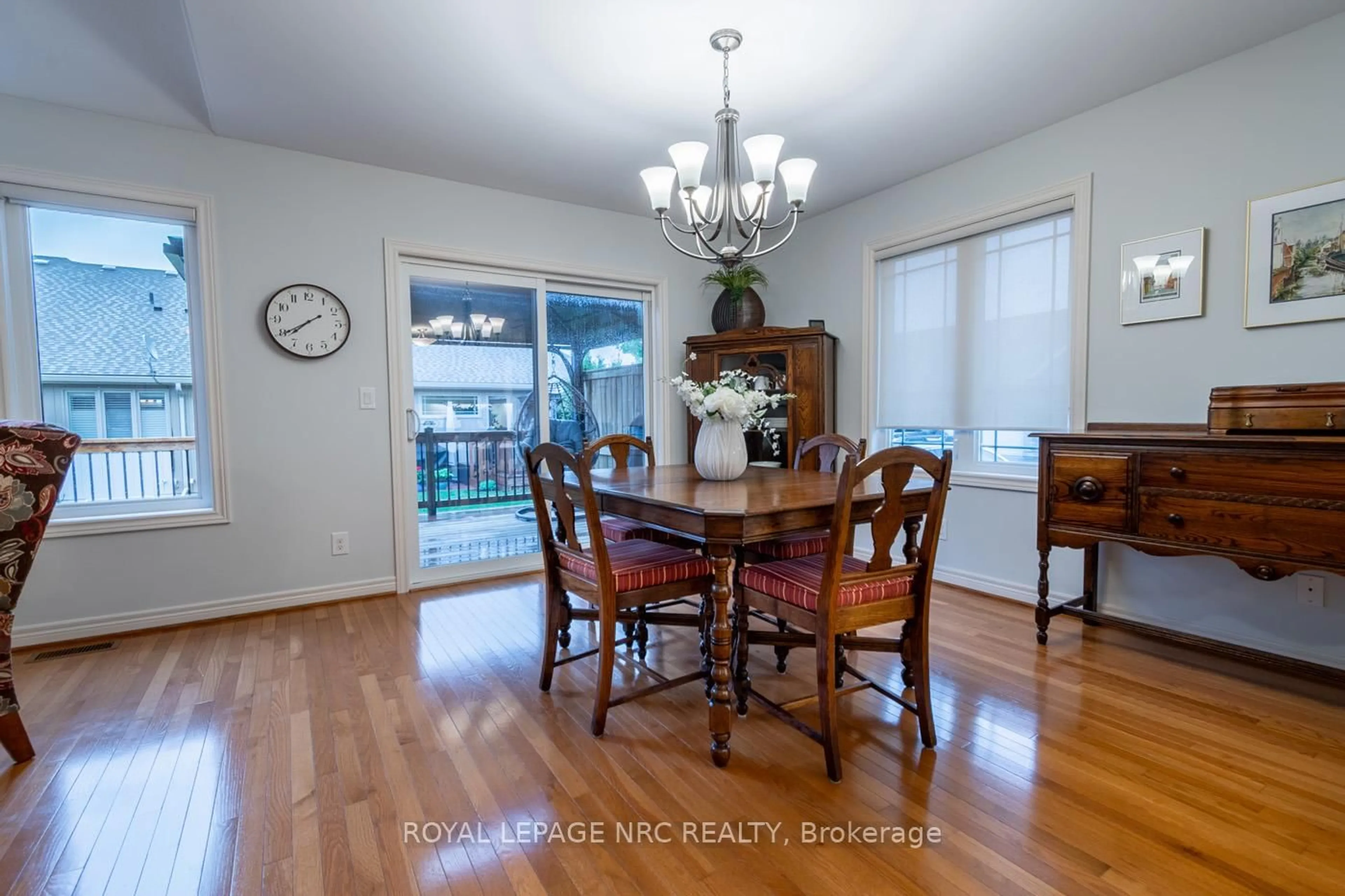 Dining room, wood/laminate floor for 3 Vista Dr, Pelham Ontario L0S 1E2