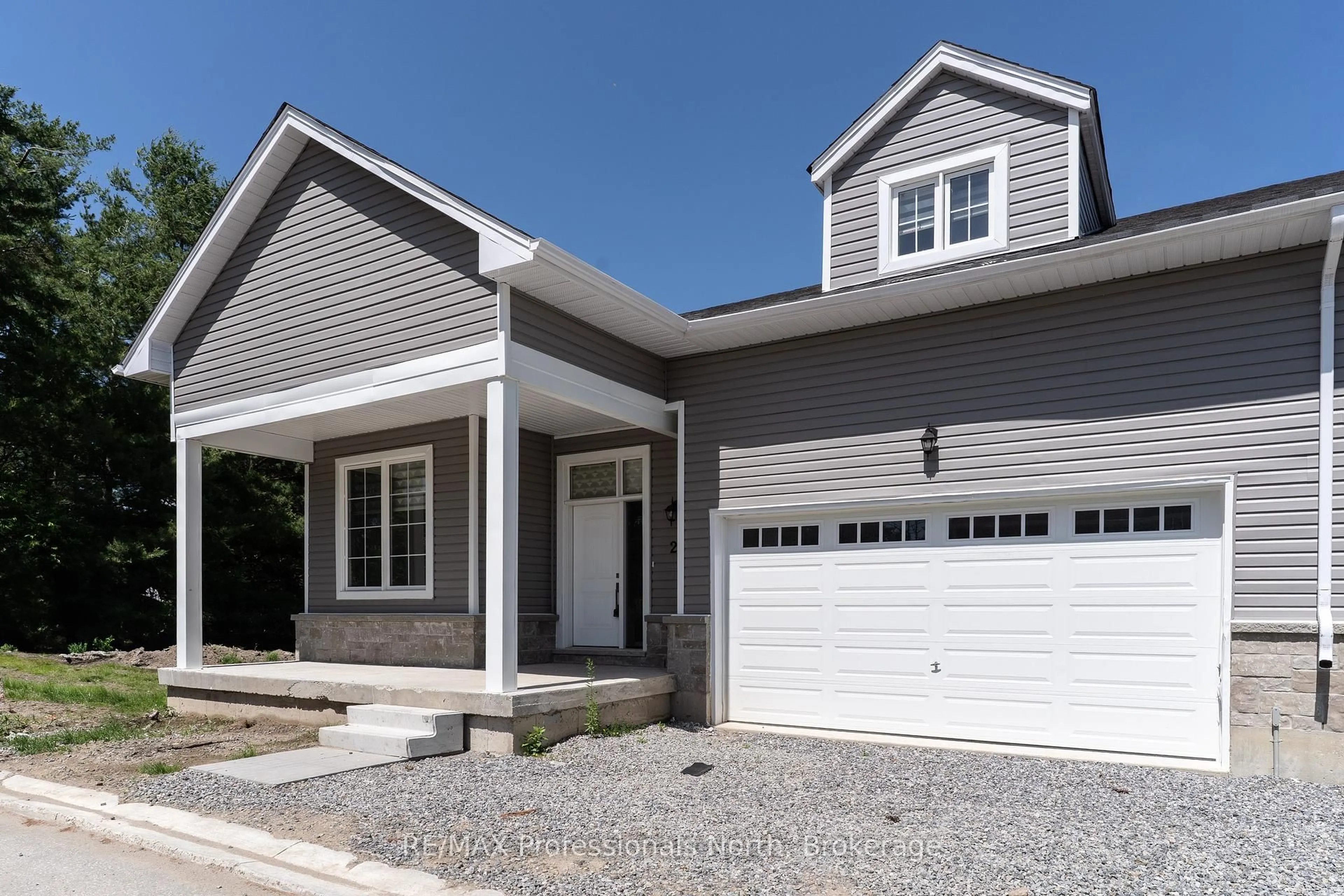 Home with vinyl exterior material, street for 23 Turnberry Crt, Bracebridge Ontario P1L 0N5