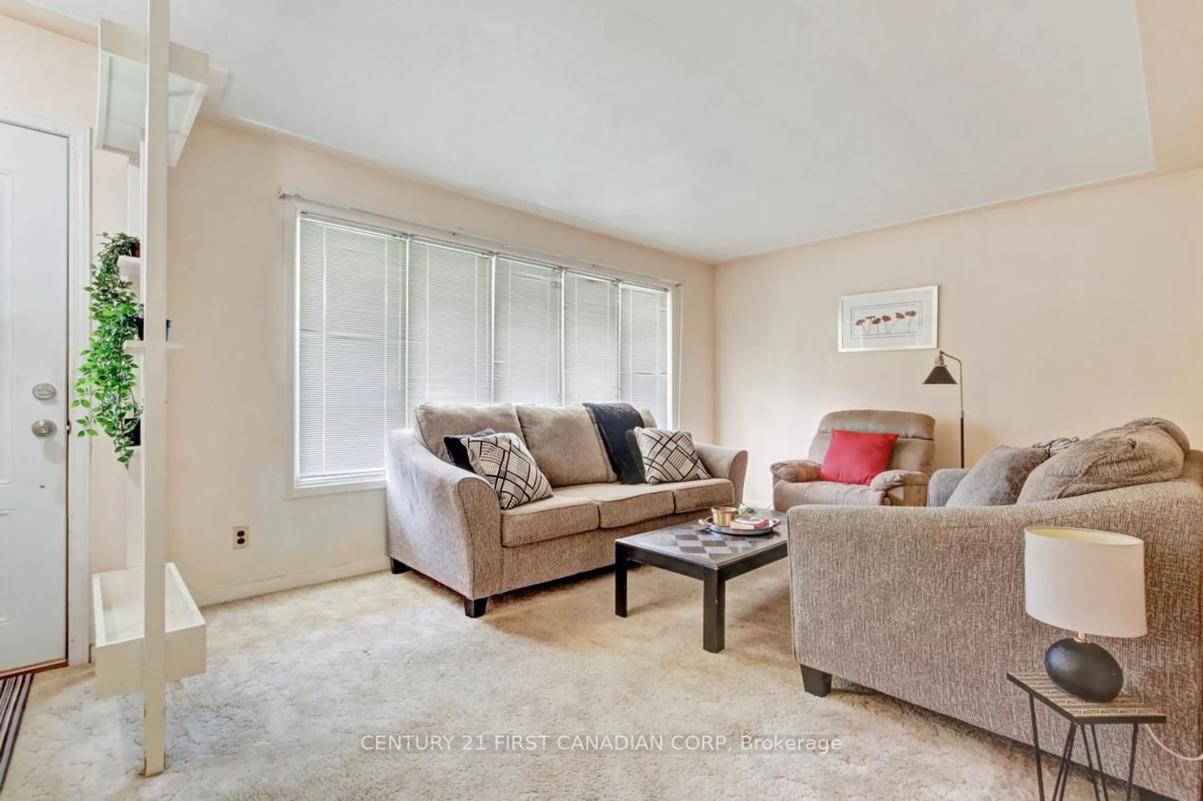 Living room with furniture, unknown for 373 Beattie St, Strathroy-Caradoc Ontario N7G 2X7