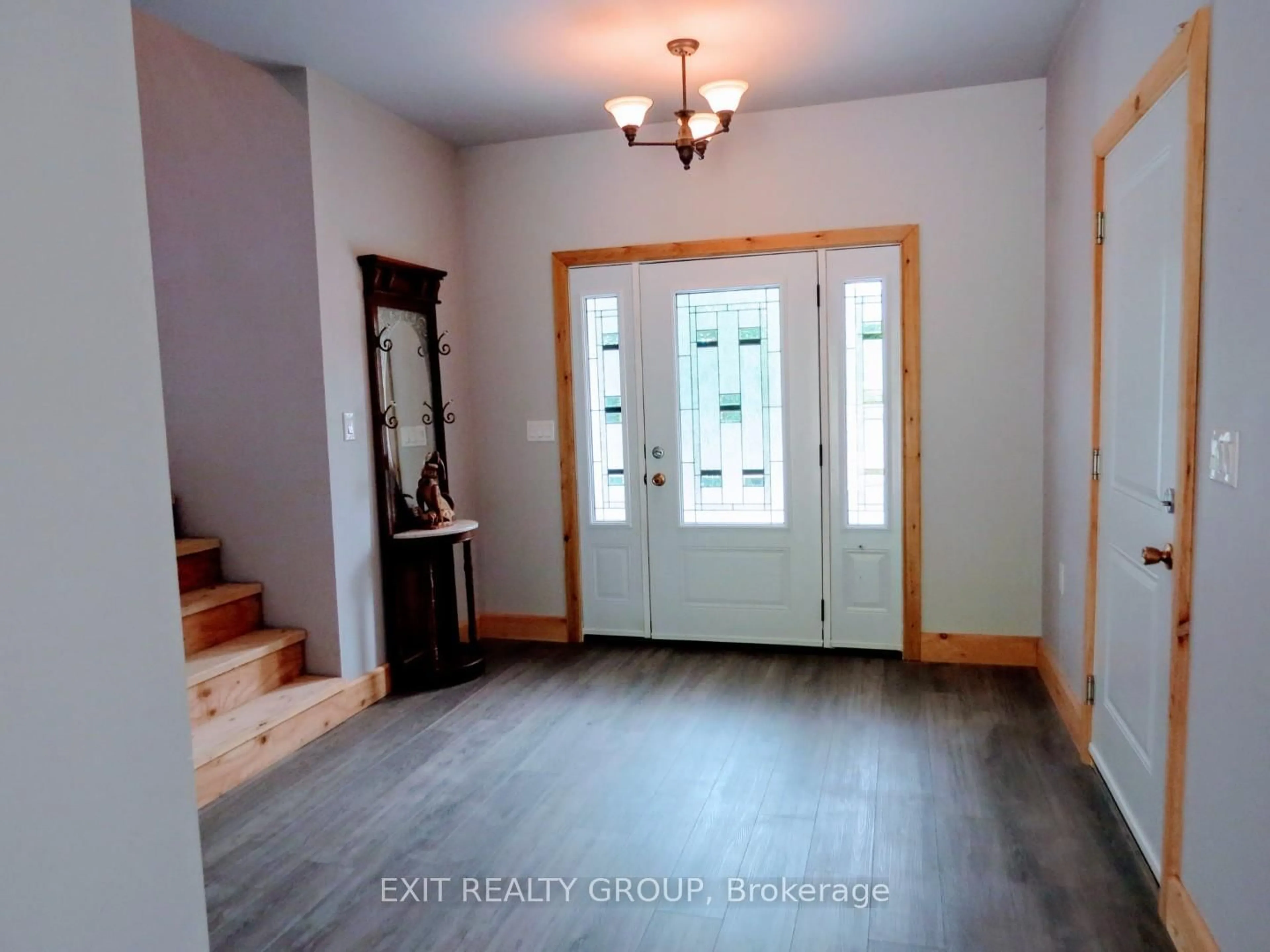 Indoor entryway for 325 Douglas Rd, Madoc Ontario K0K 2K0