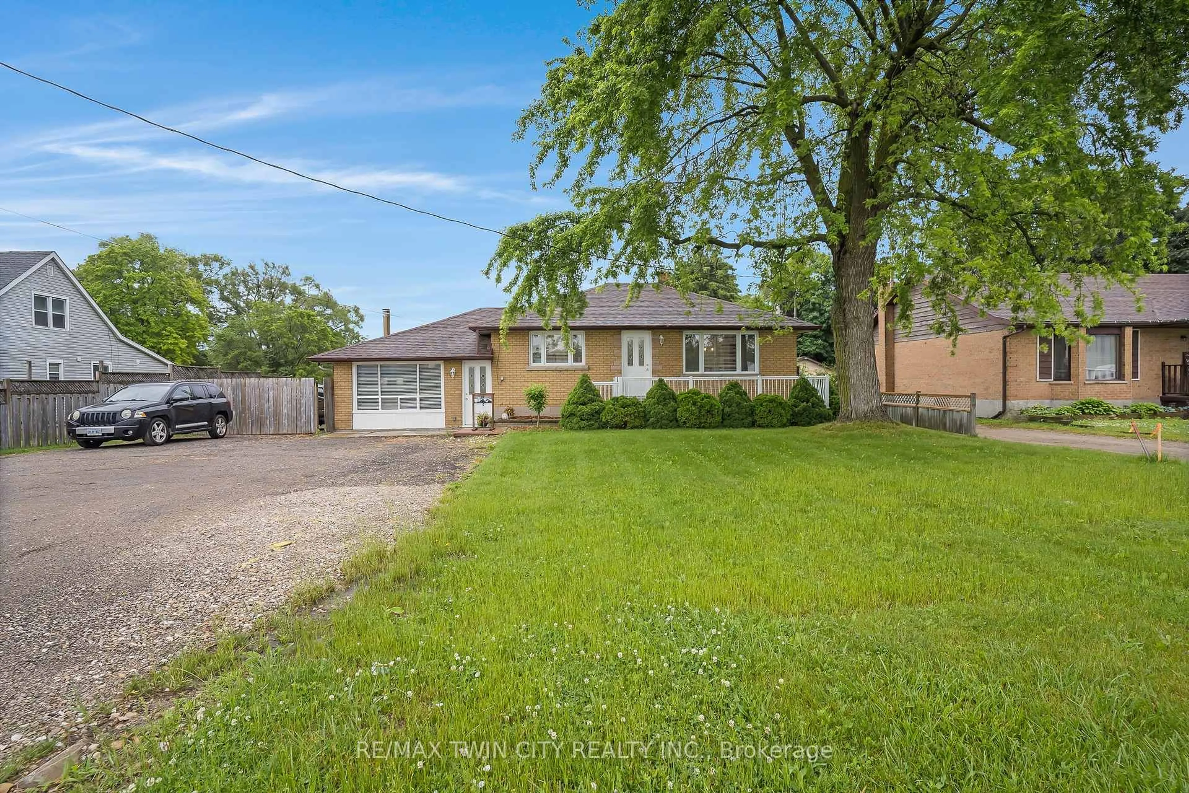 A pic from outside/outdoor area/front of a property/back of a property/a pic from drone, street for 7011 Wellington Rd 124 Rd, Guelph/Eramosa Ontario N1H 6J4
