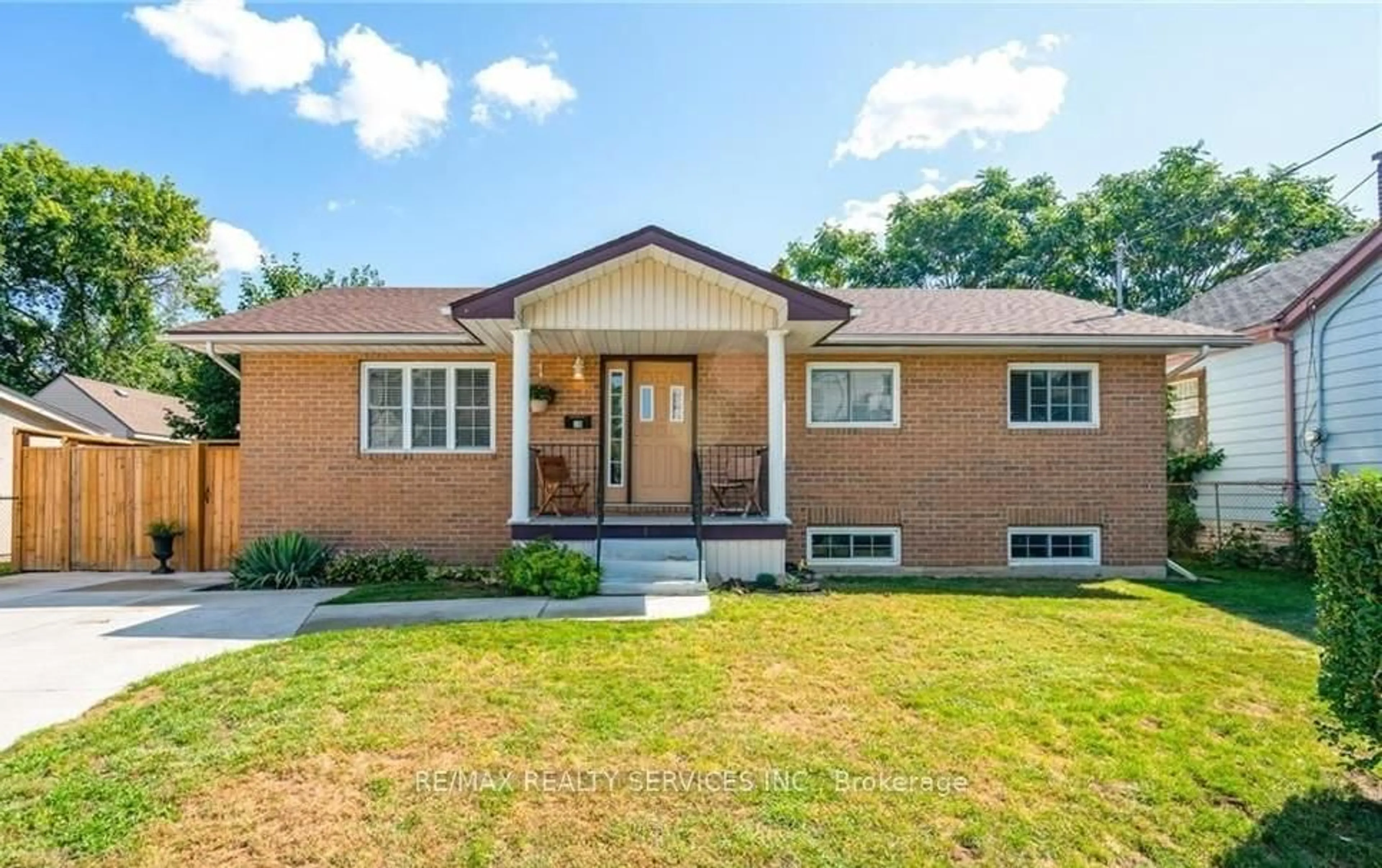 Home with brick exterior material, street for 18 Greenlaw Pl, St. Catharines Ontario L2R 4S6
