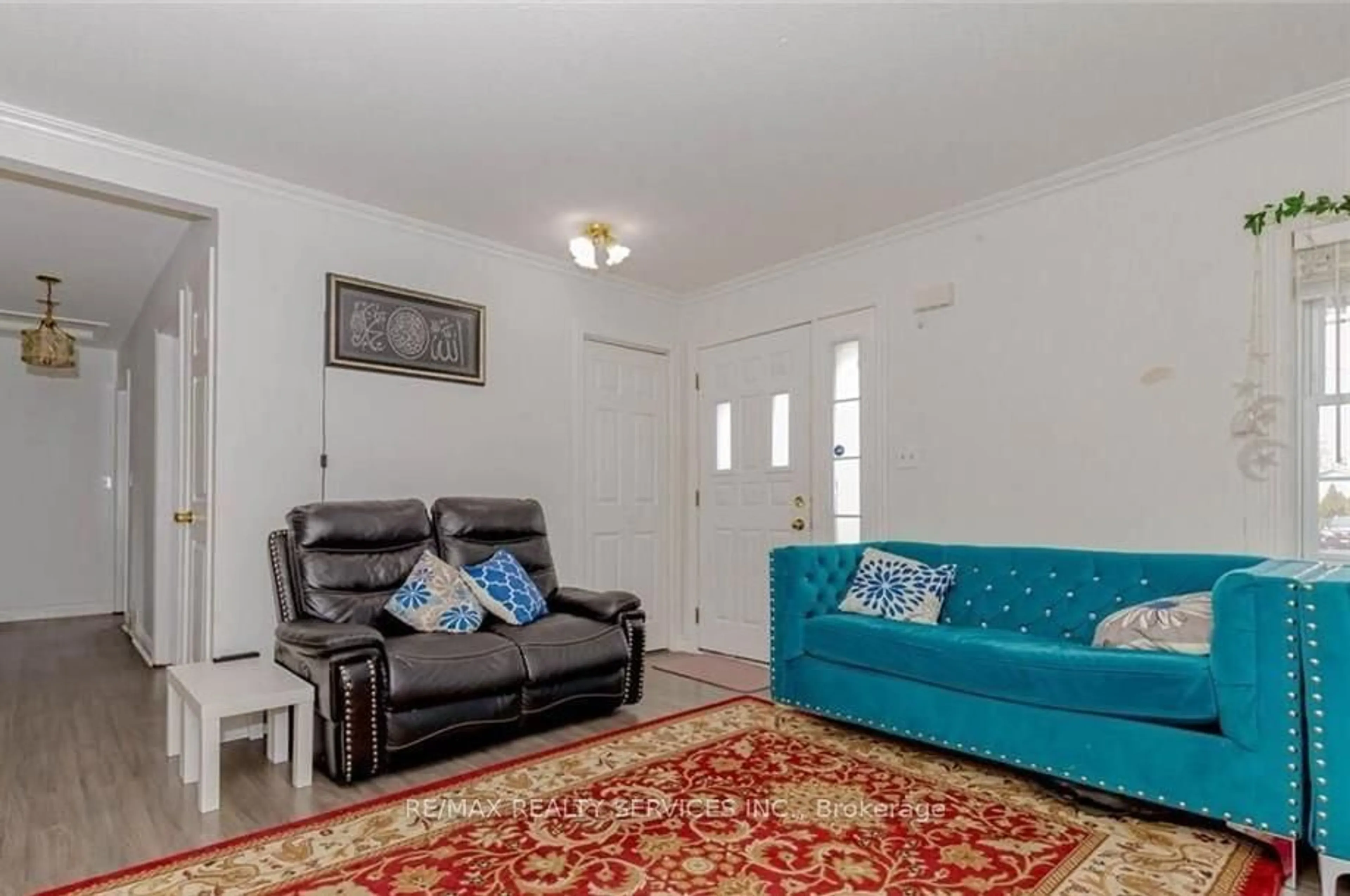 Living room with furniture, unknown for 18 Greenlaw Pl, St. Catharines Ontario L2R 4S6