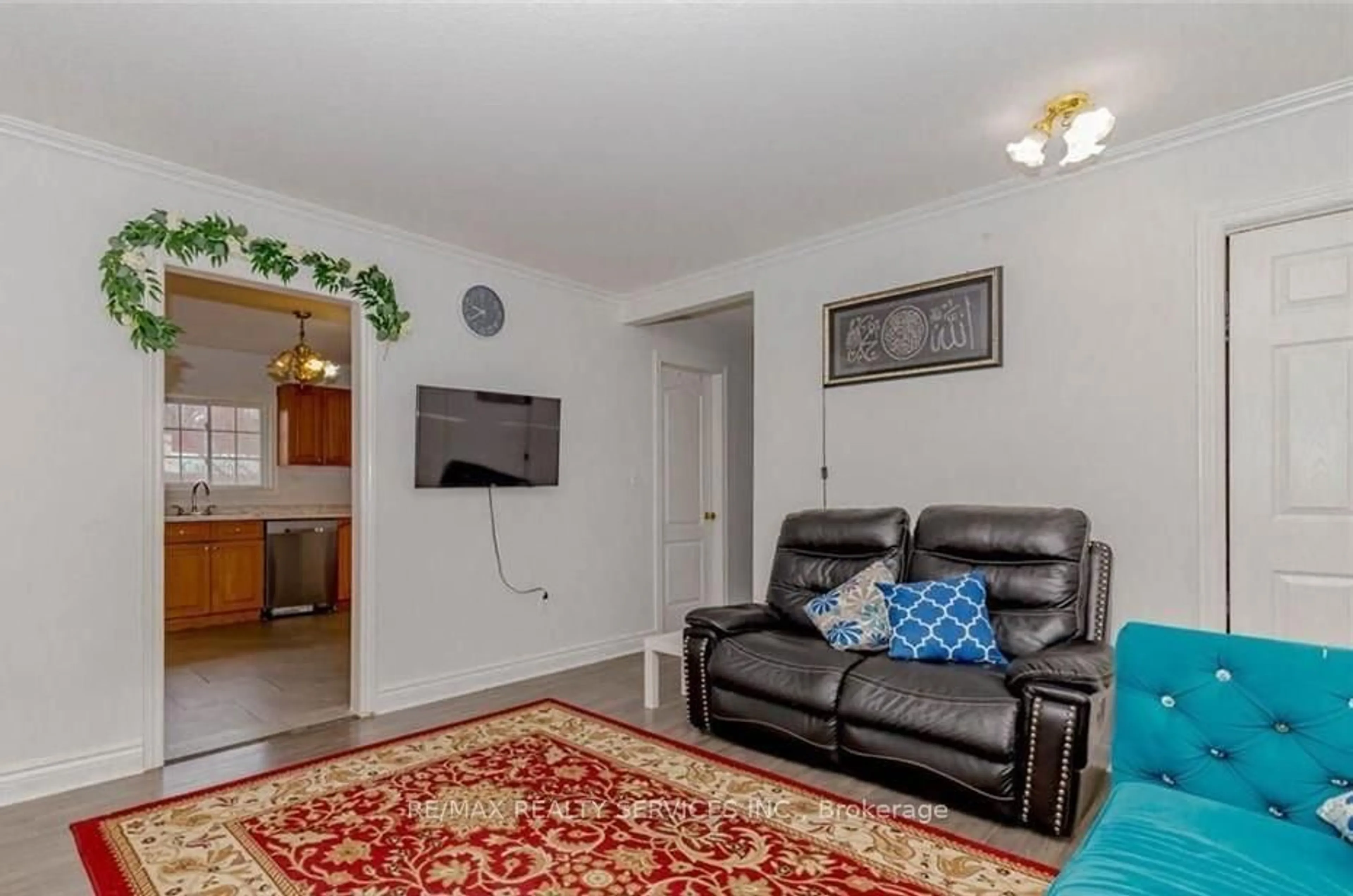 Living room with furniture, unknown for 18 Greenlaw Pl, St. Catharines Ontario L2R 4S6