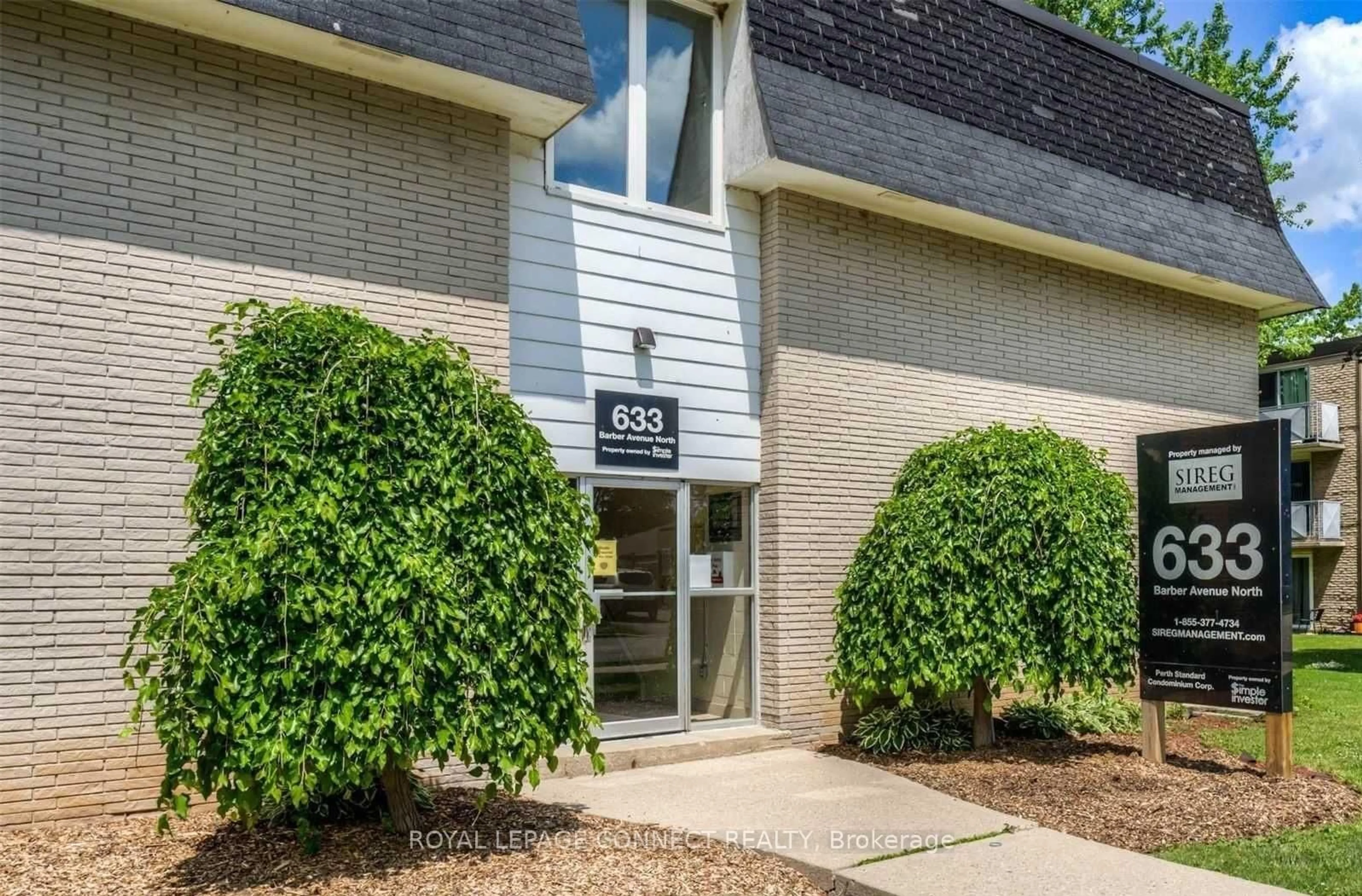 Indoor foyer for 633 Barber Ave #04, North Perth Ontario N6W 1S4