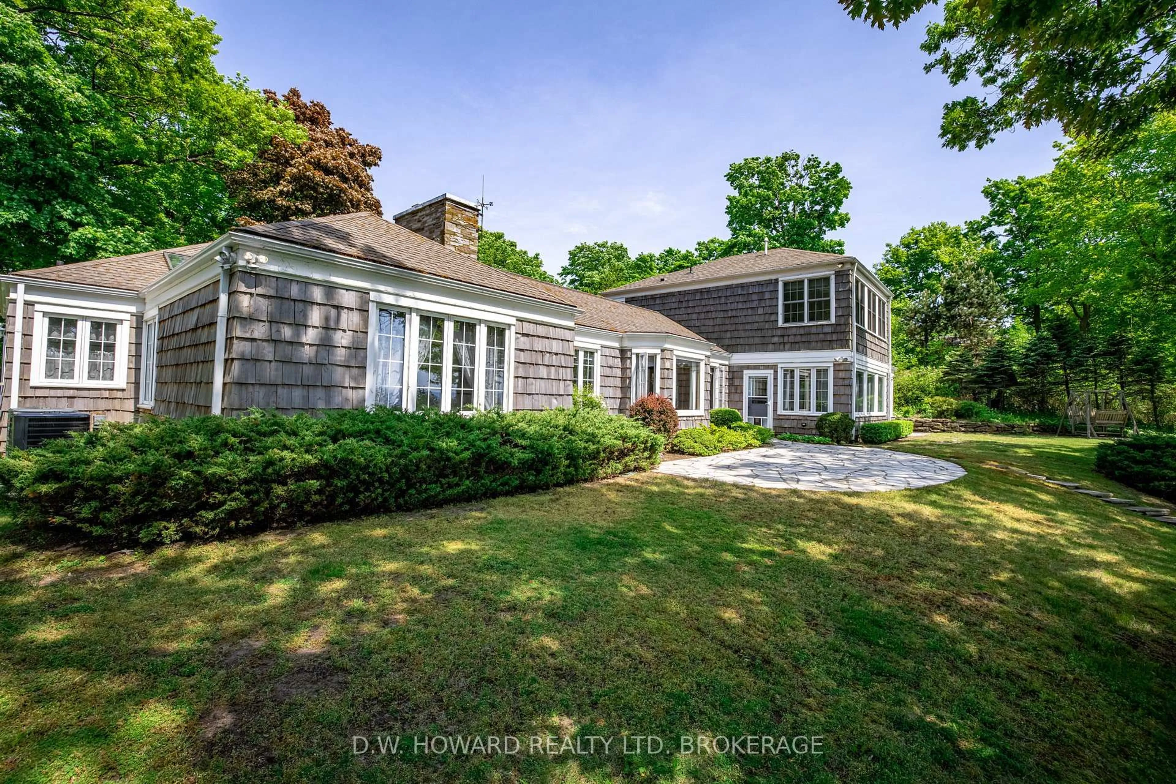 A pic from outside/outdoor area/front of a property/back of a property/a pic from drone, street for 5189 ABINO HILLS Rd, Fort Erie Ontario L0S 1N0
