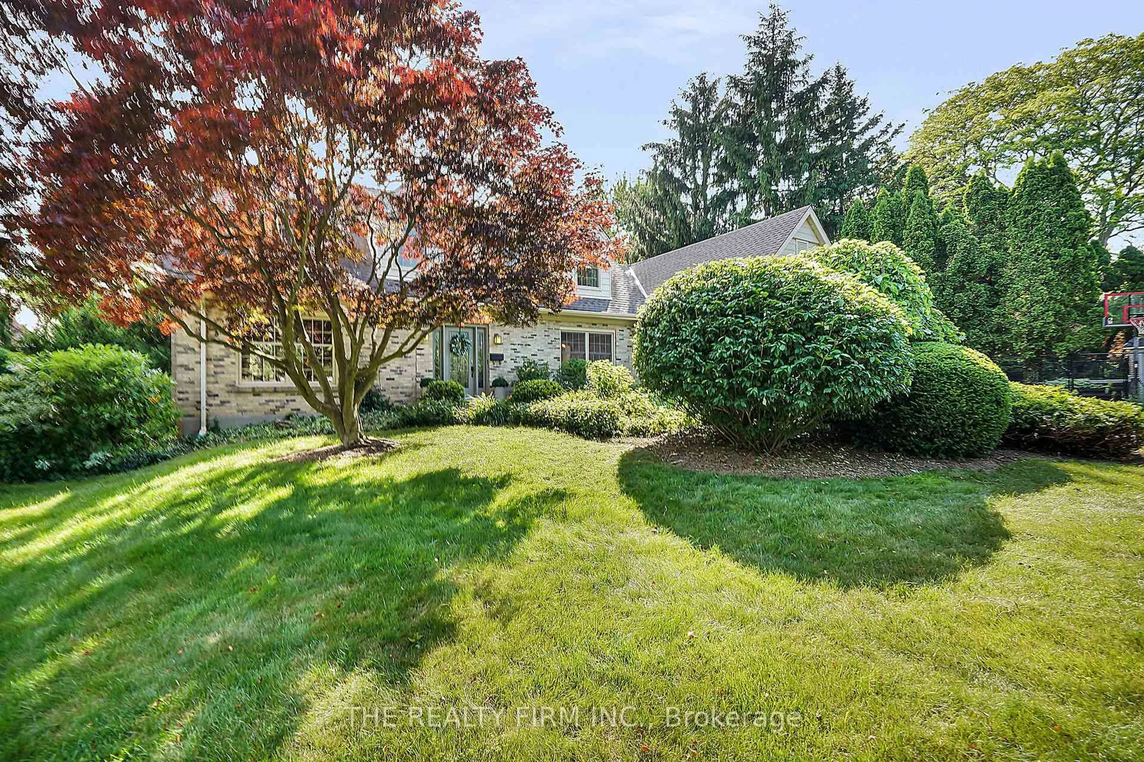 A pic from outside/outdoor area/front of a property/back of a property/a pic from drone, street for 34 Mohawk Rd, London North Ontario N6G 2P5