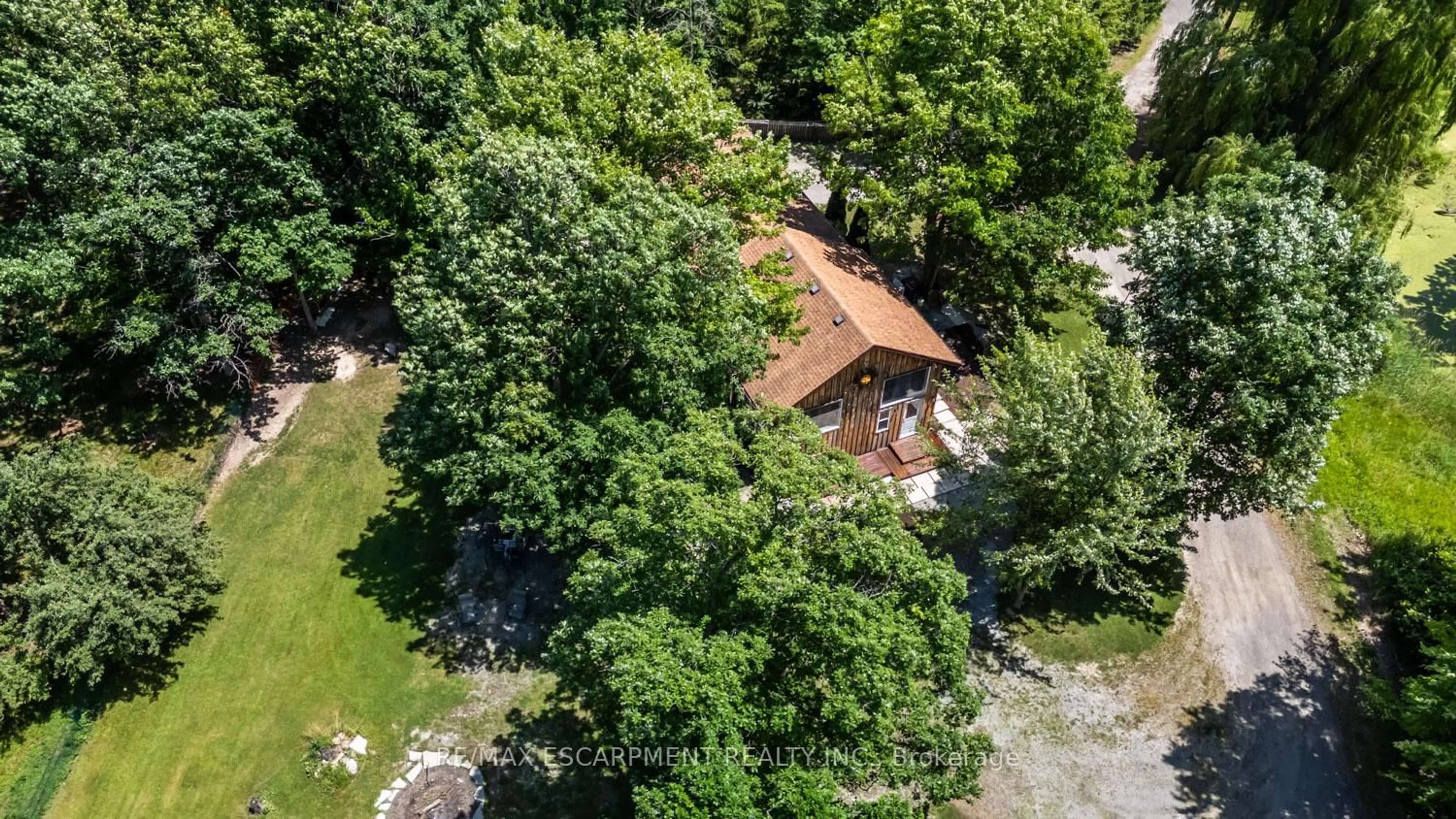 A pic from outside/outdoor area/front of a property/back of a property/a pic from drone, unknown for 1566 Caistorville Rd, West Lincoln Ontario L0R 1E0