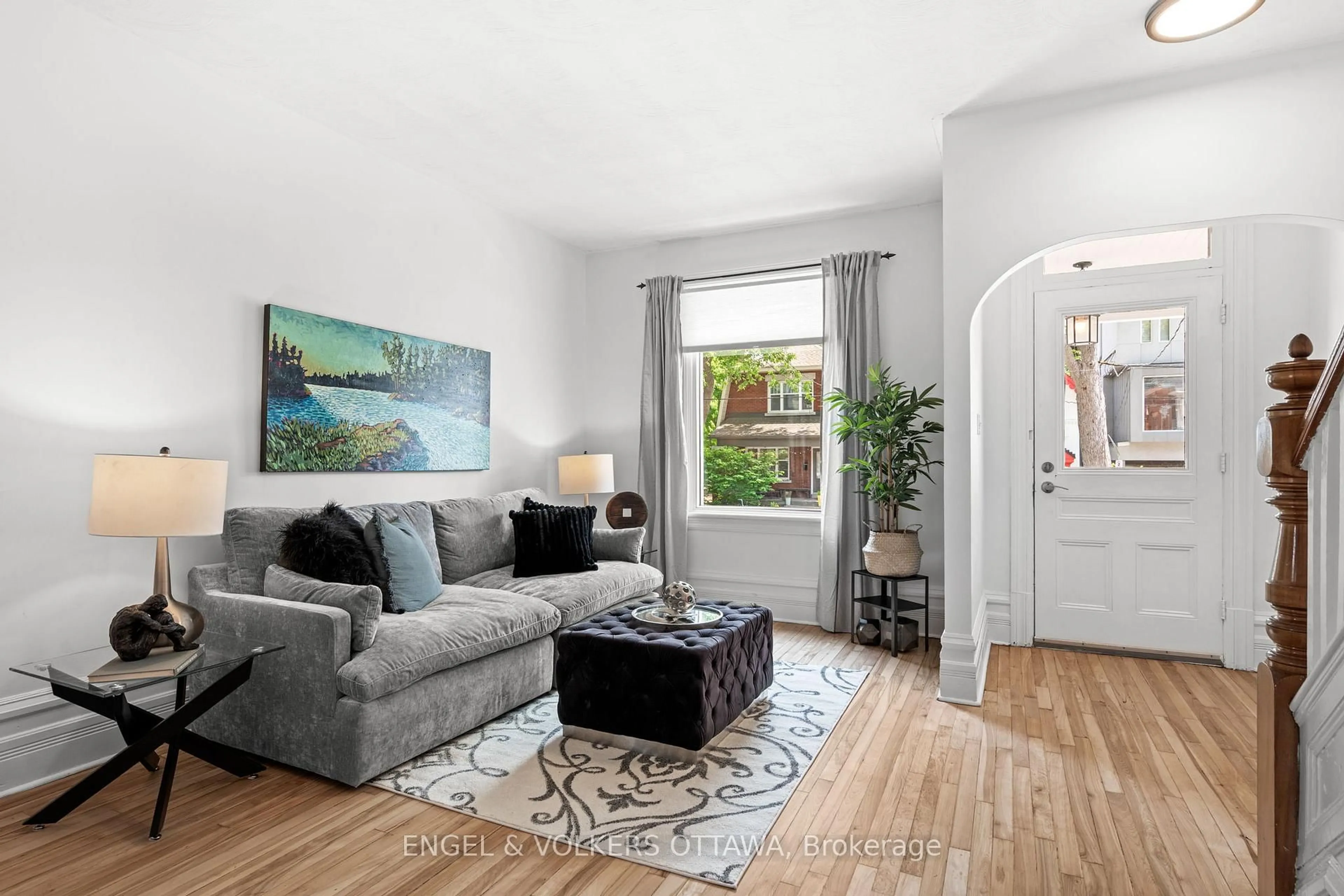 Living room with furniture, unknown for 35 Hopewell Ave, Ottawa Ontario K1S 2Y7
