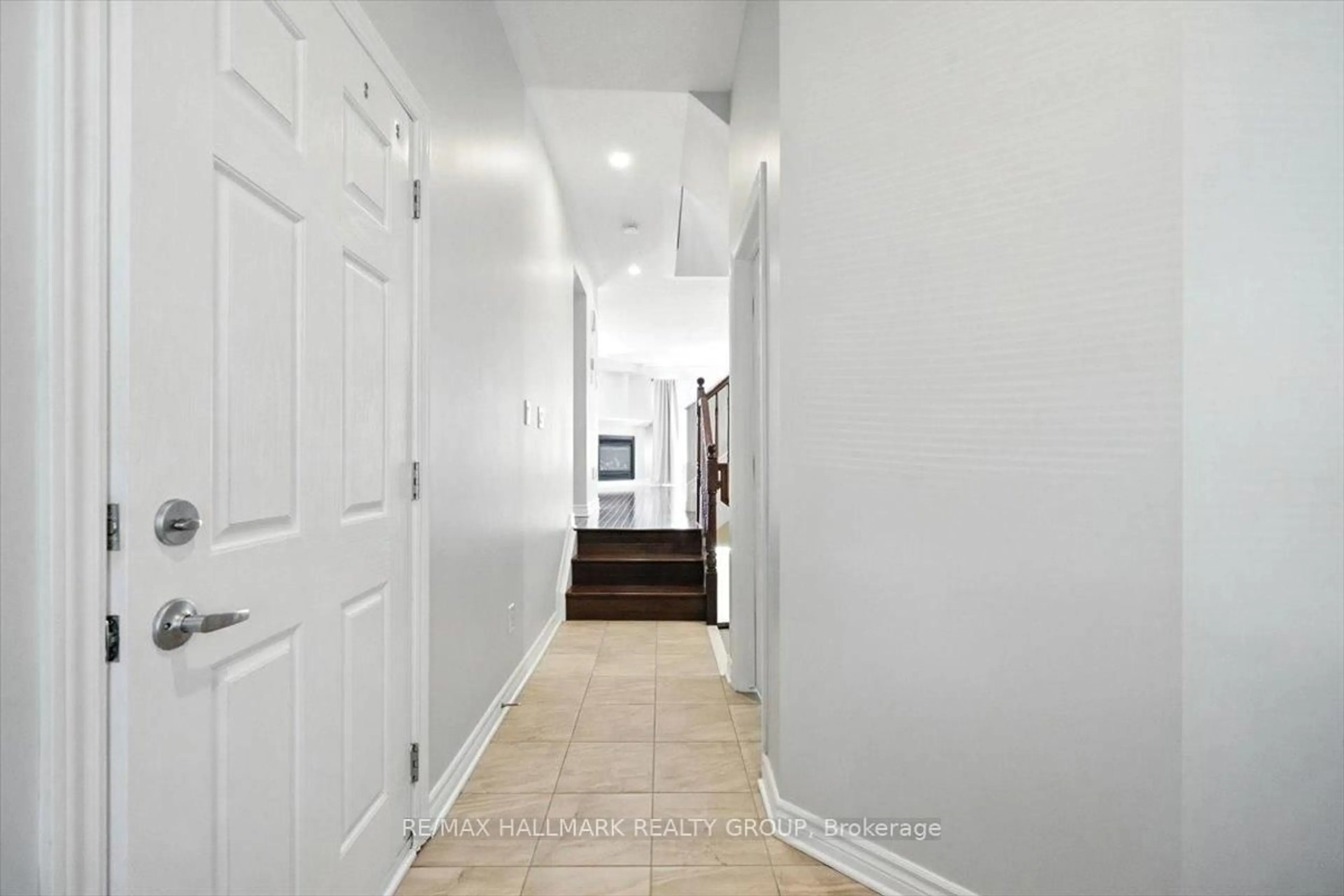 Indoor entryway for 370 GERRY LALONDE Dr, Ottawa Ontario K4A 0Y3