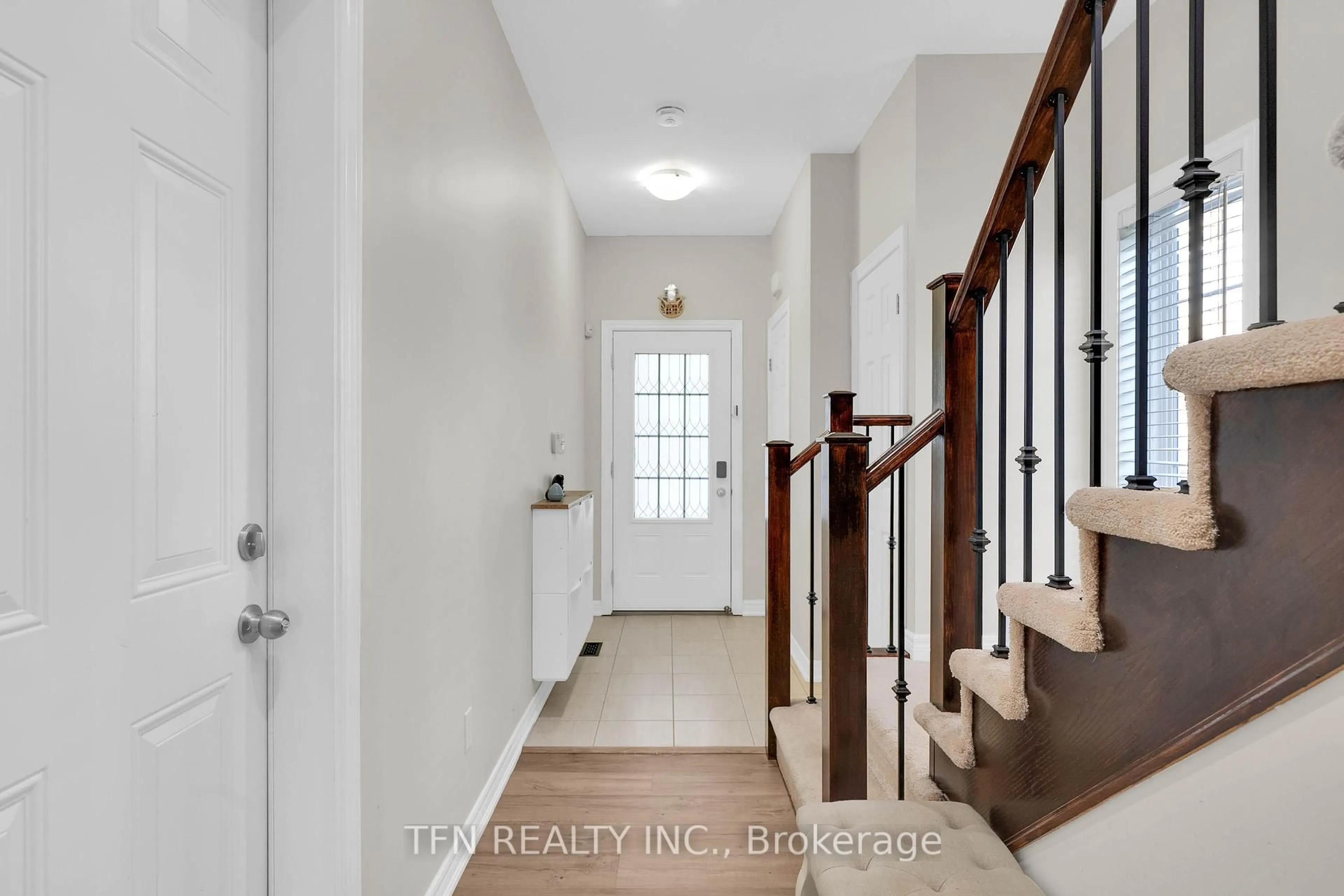 Indoor entryway for 73 Medici Lane #5, Hamilton Ontario L9B 0H2
