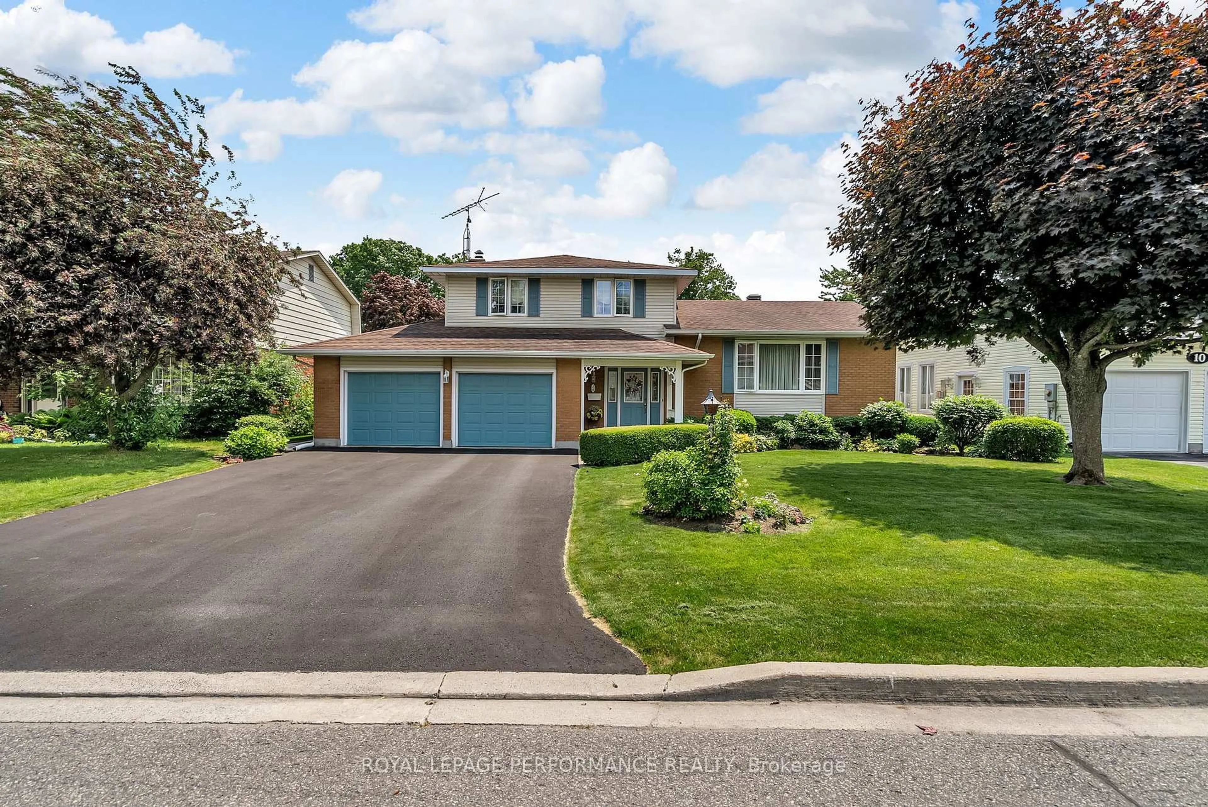 Home with vinyl exterior material, street for 14 Monaco Cres, Cornwall Ontario K6H 6A6