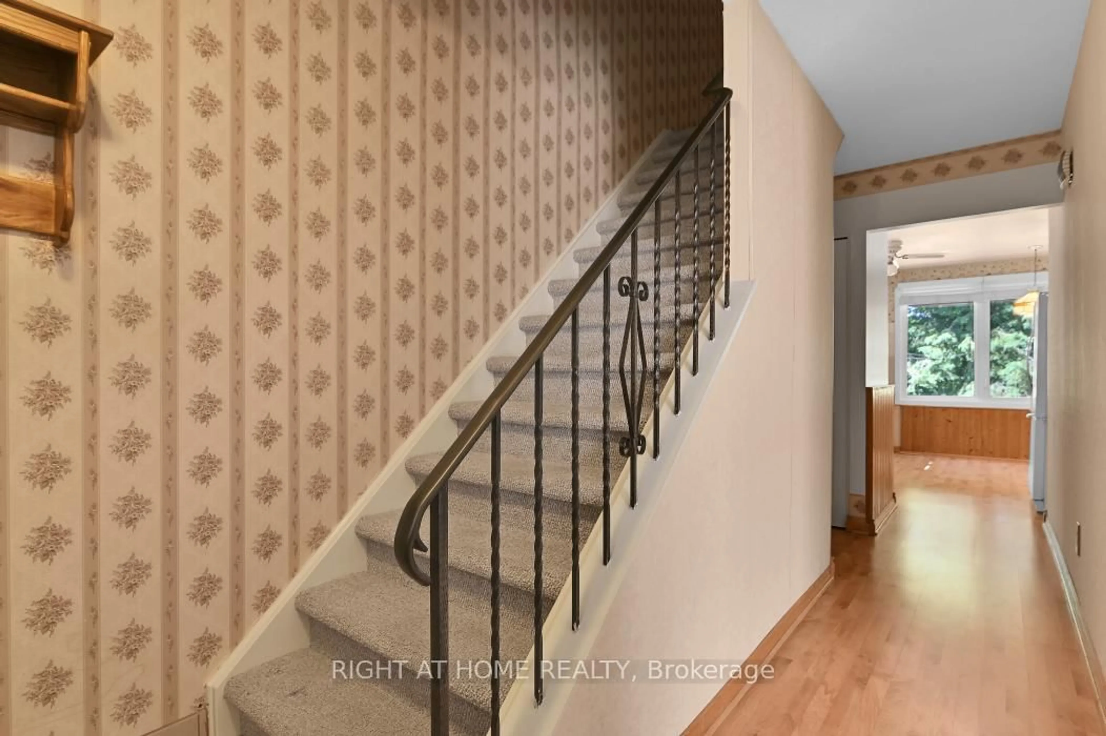 Stairs for 2483 Gravelle Cres, Ottawa Ontario K1B 3A4