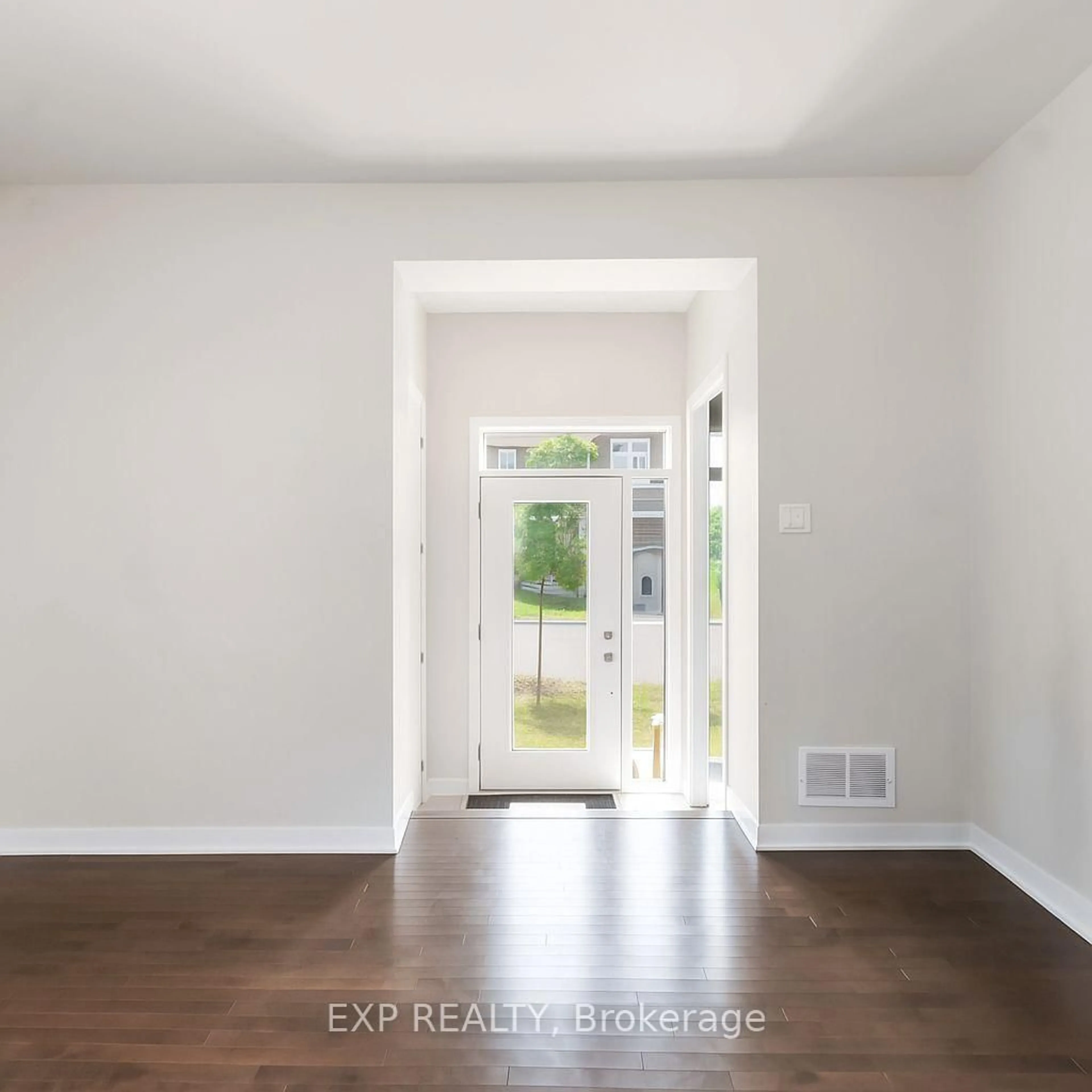 Indoor entryway for 275 Surface Lane, Ottawa Ontario K2J 6X7
