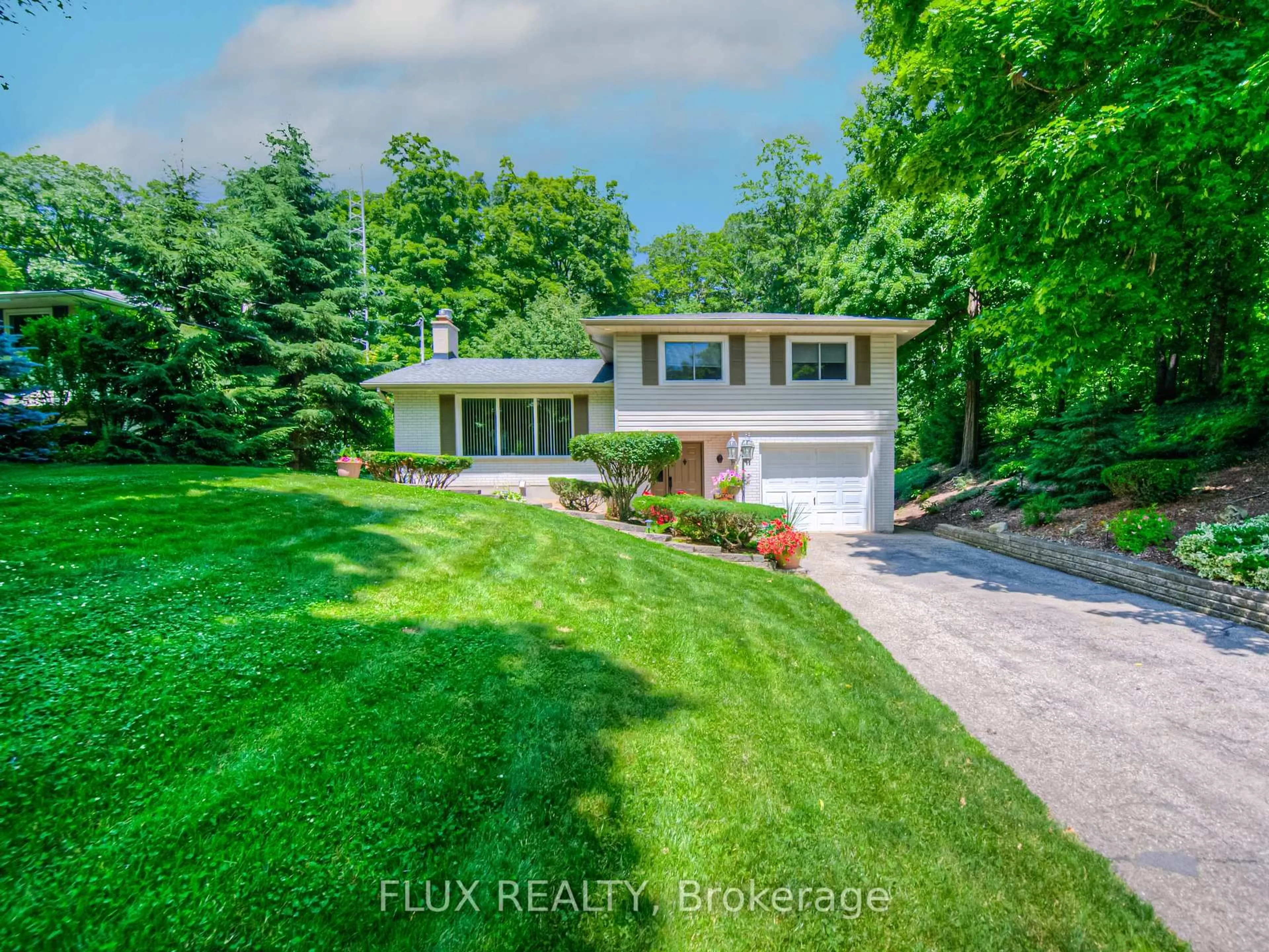 A pic from outside/outdoor area/front of a property/back of a property/a pic from drone, water/lake/river/ocean view for 49 Sylvan Dr, North Dumfries Ontario N1R 5S5