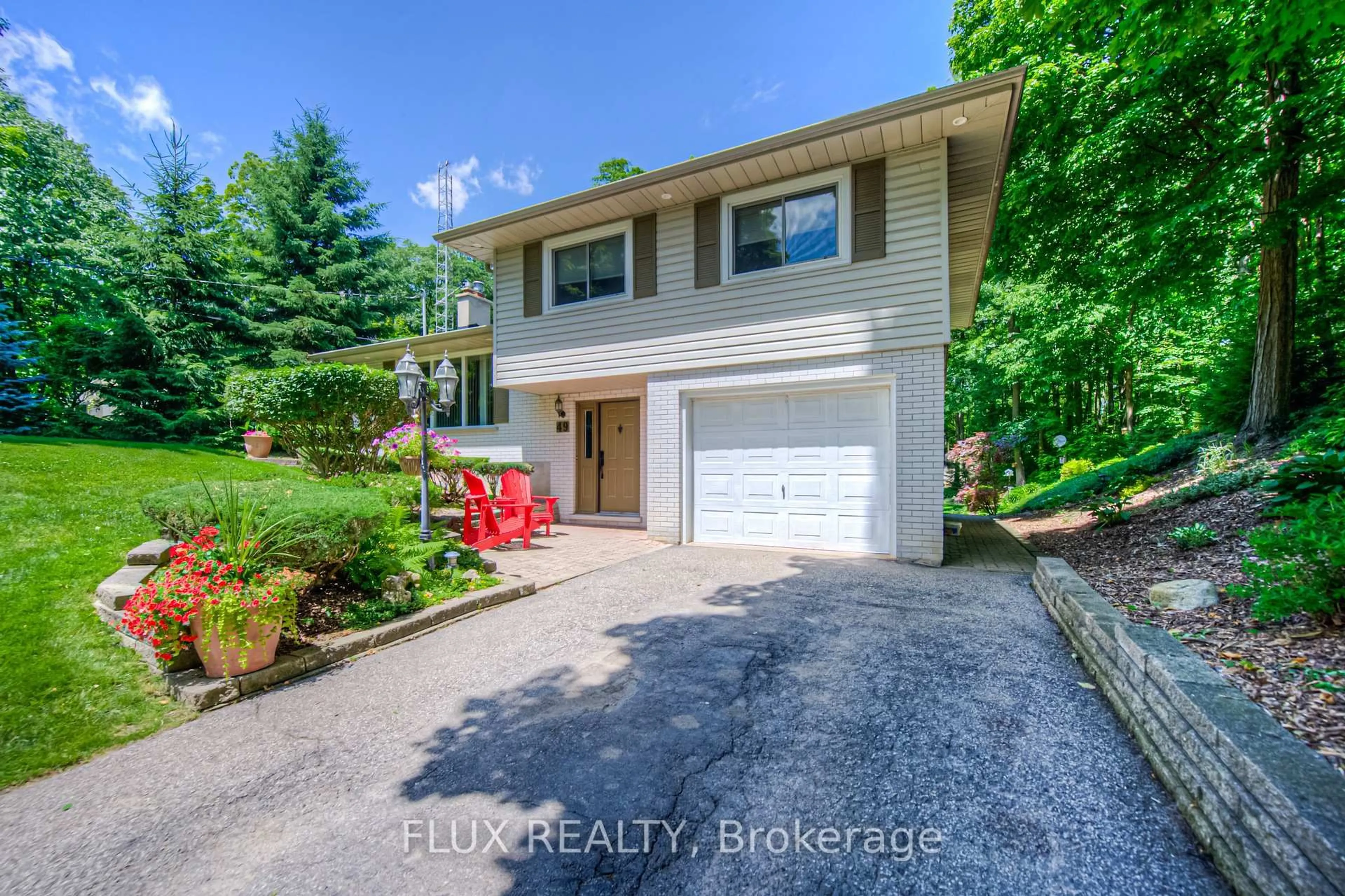 A pic from outside/outdoor area/front of a property/back of a property/a pic from drone, street for 49 Sylvan Dr, North Dumfries Ontario N1R 5S5