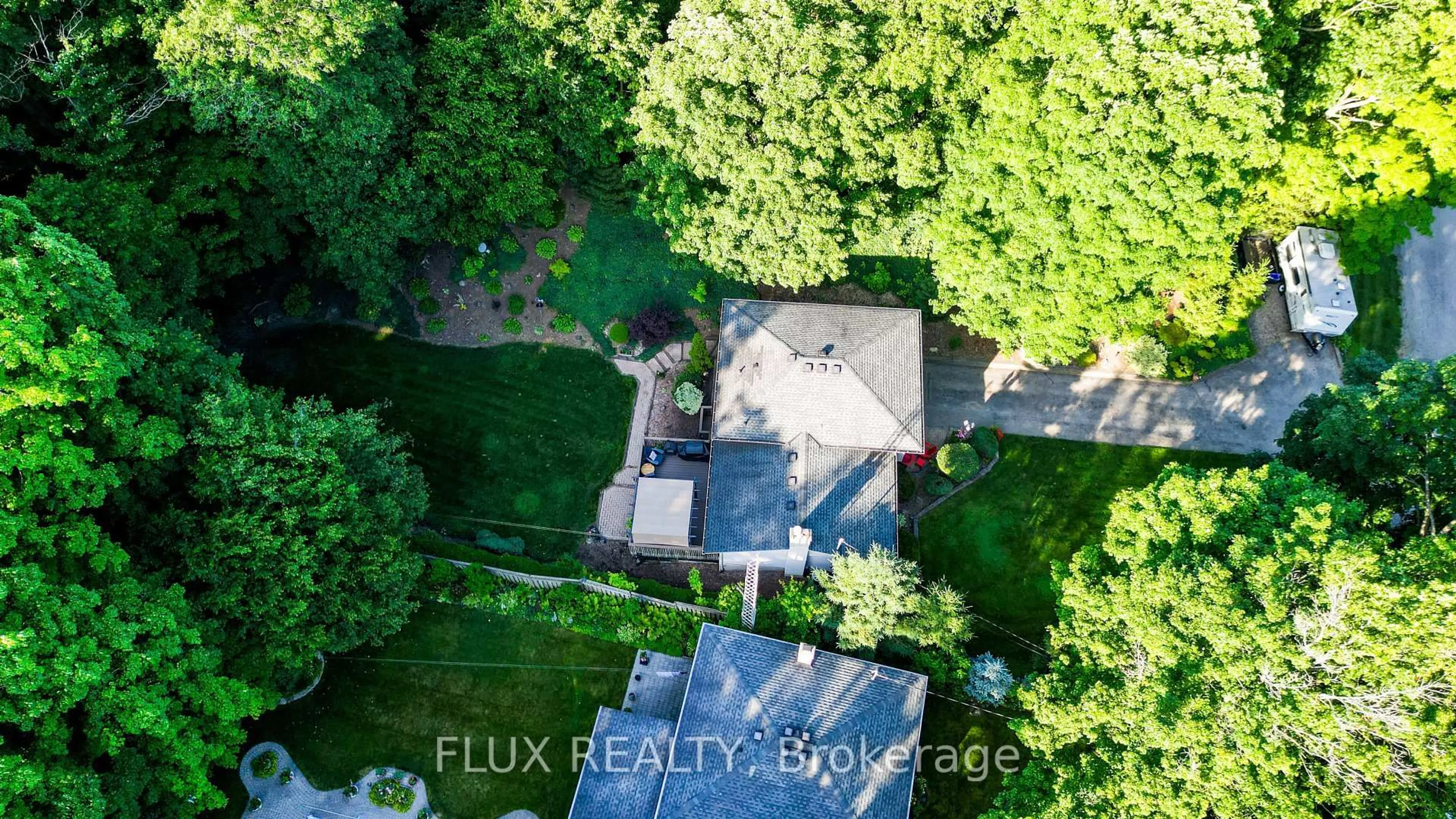 A pic from outside/outdoor area/front of a property/back of a property/a pic from drone, unknown for 49 Sylvan Dr, North Dumfries Ontario N1R 5S5