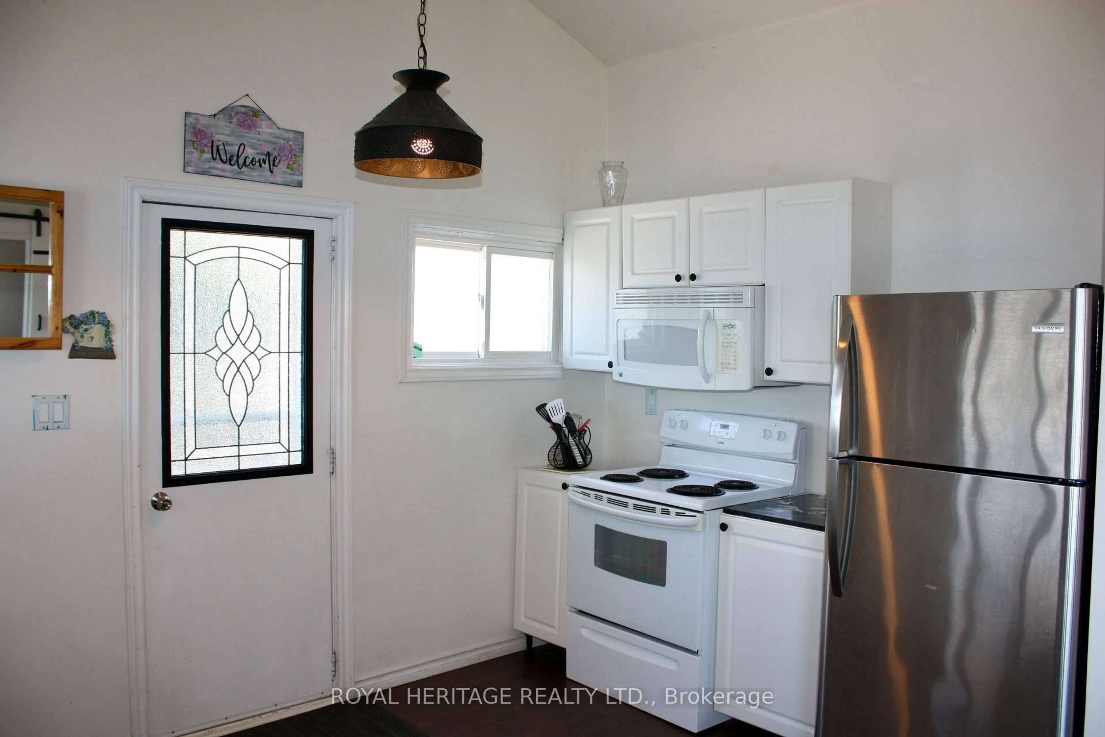 Standard kitchen, ceramic/tile floor for 837 Fife's Bay Marina Lane, Selwyn Ontario K9J 6X3